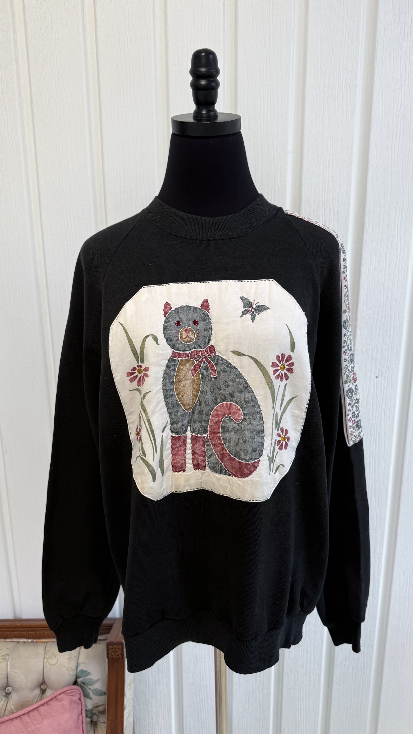 Chandail crewneck noir chat fleuris- medium