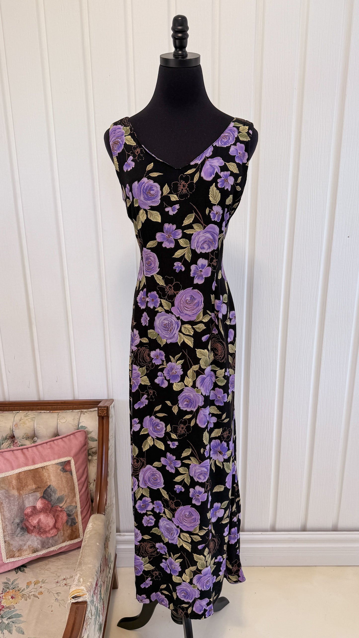 Robe noire fleurie mauve - medium
