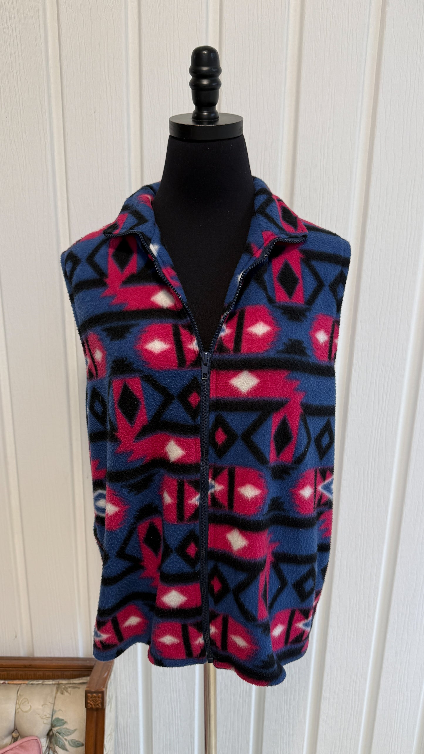 Veste sans manche en polar bleu à motifs- large