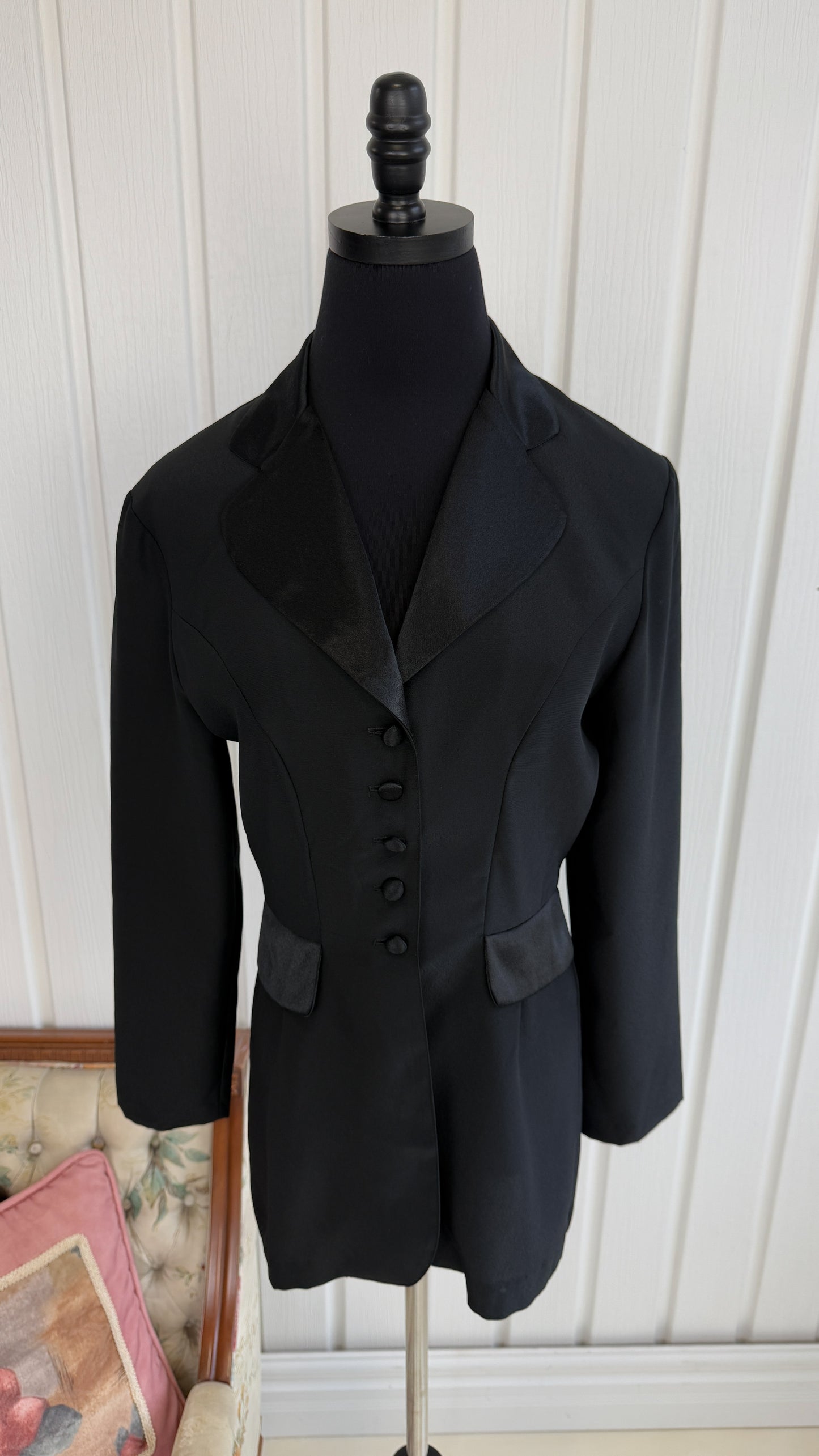 Black blazer with satin details - medium
