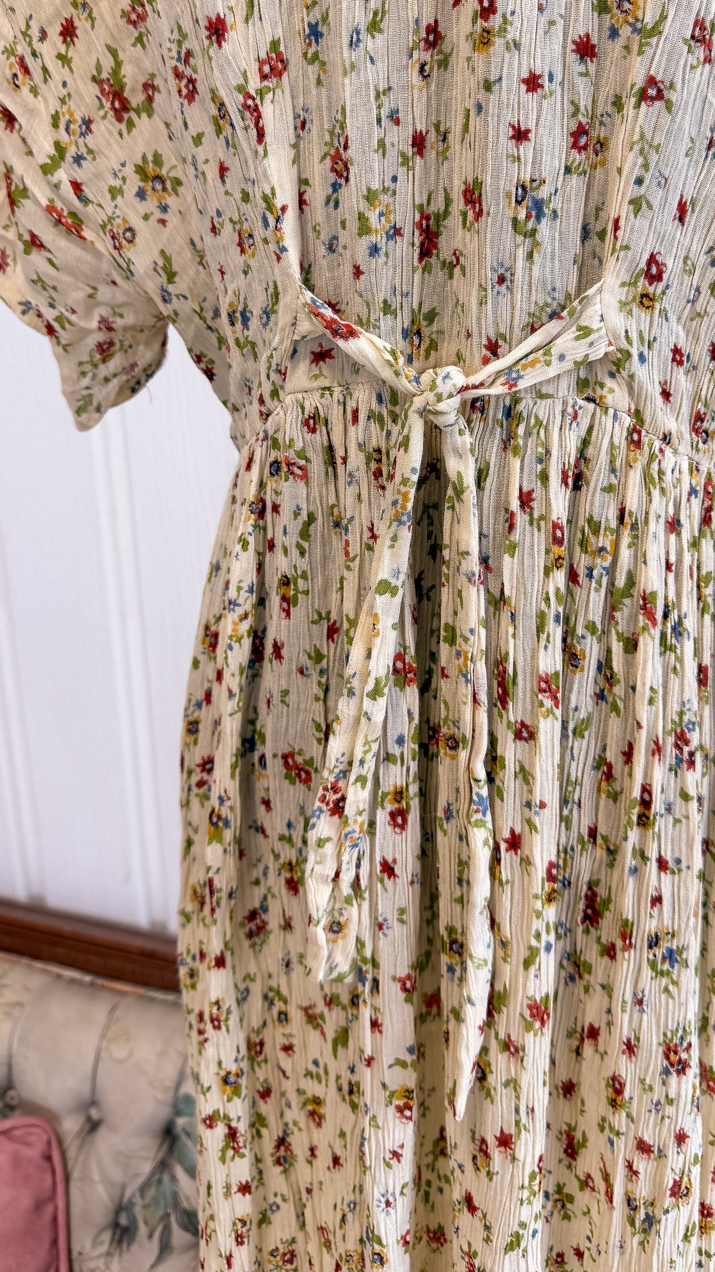 Robe beige fleurie rouge et jaune- medium