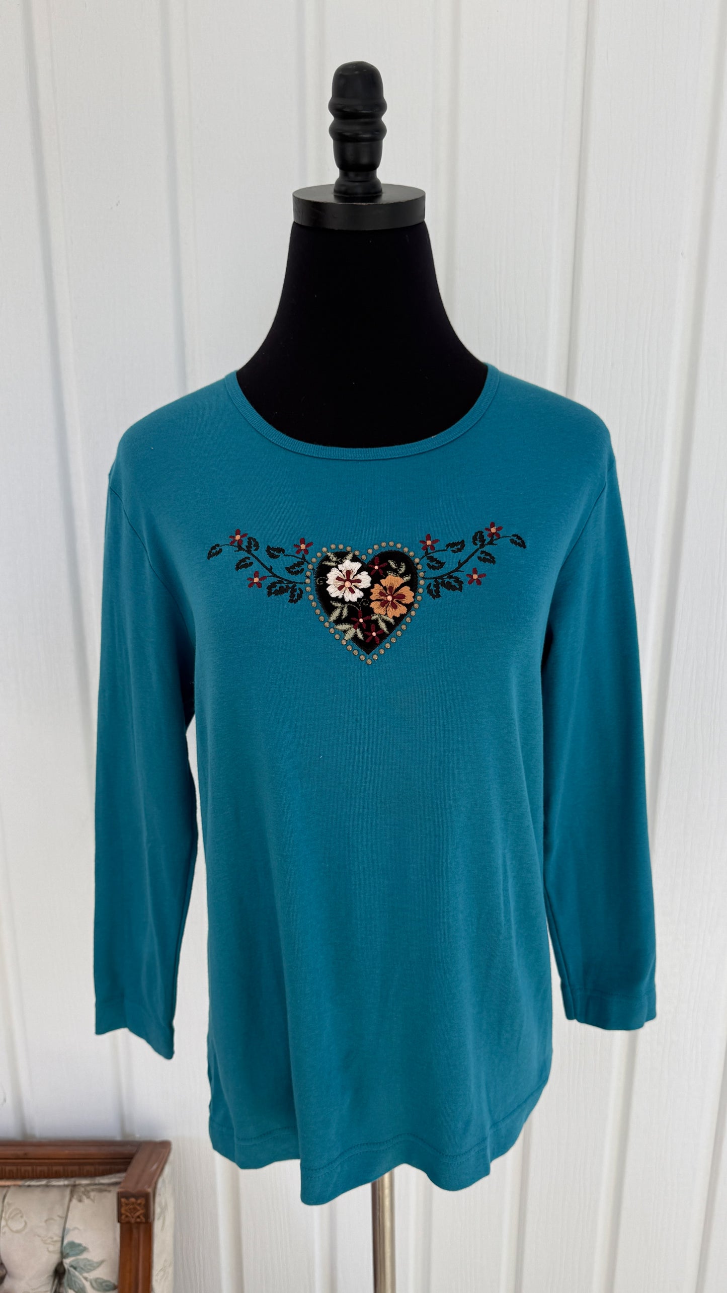 Chandail bleu coeur fleuris- medium