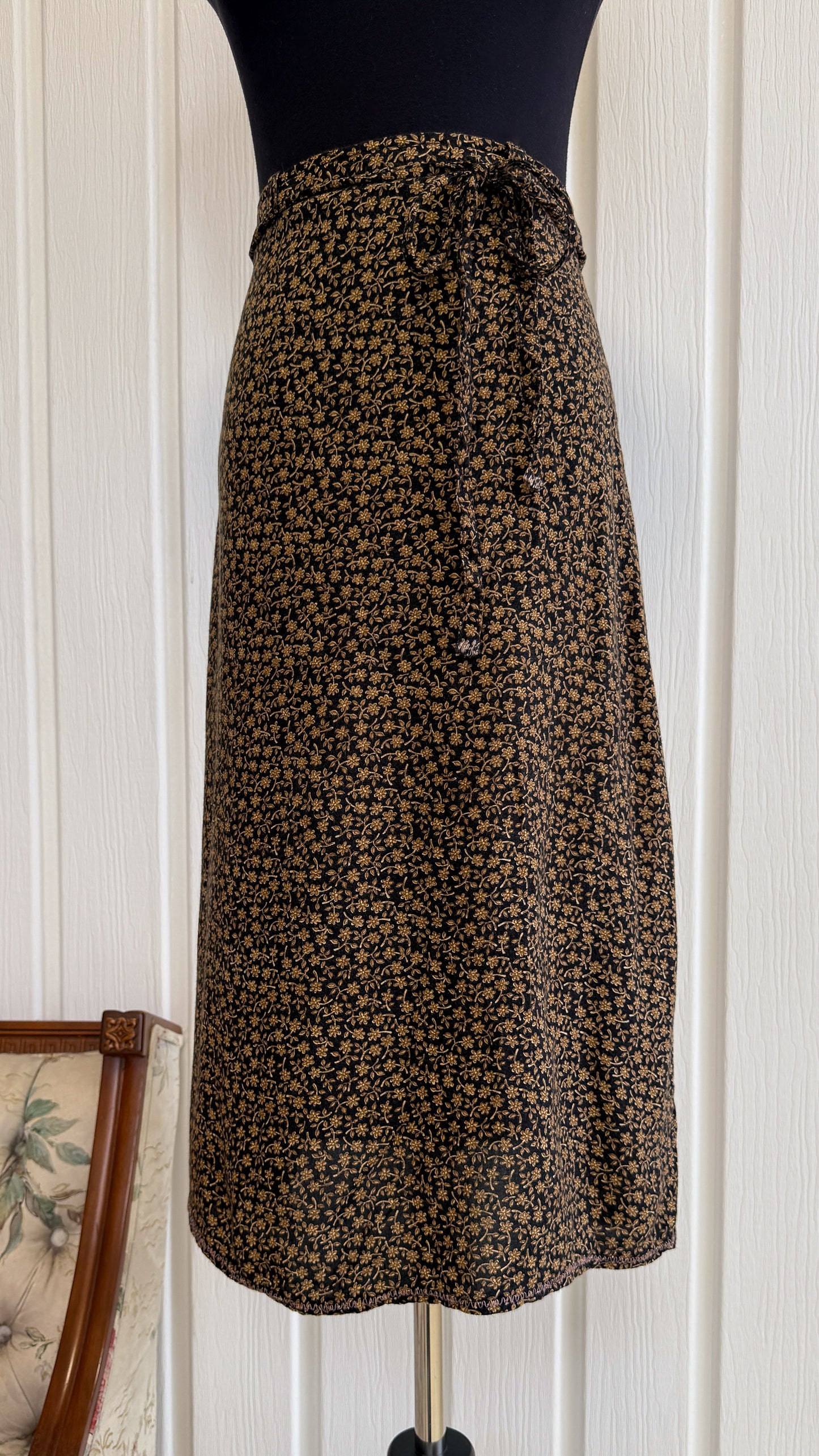 Jupe noir fleurie beige - medium