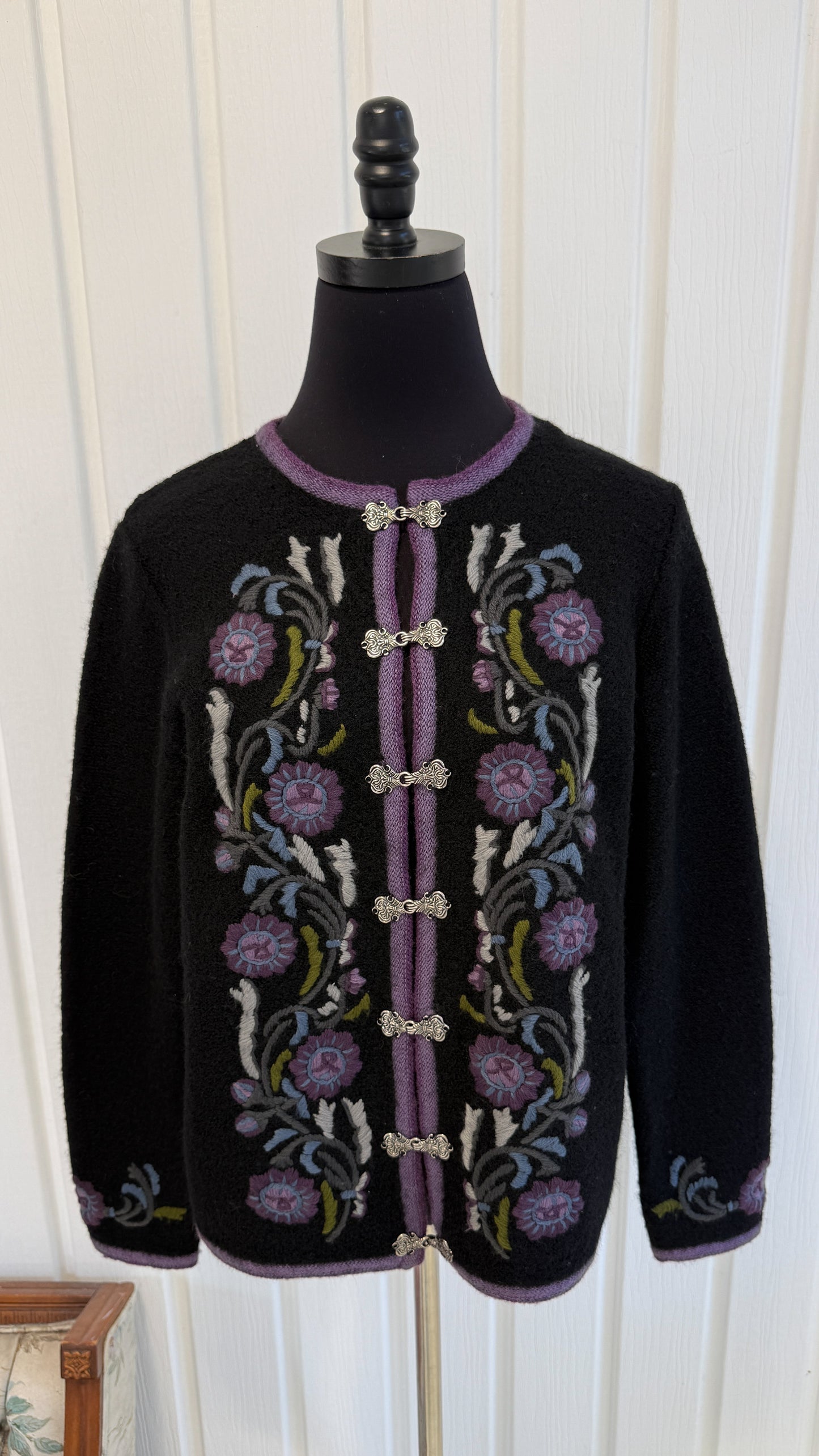Cardigan tricot noir fleuris mauve- medium