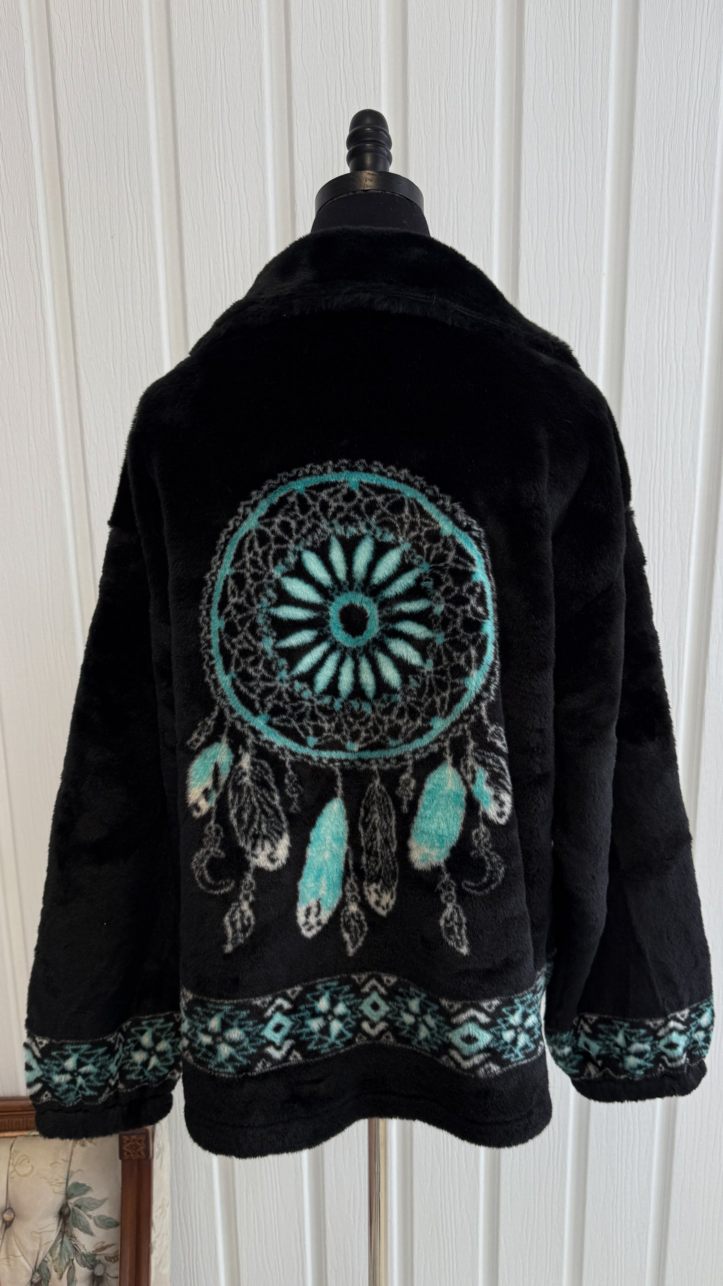 Veste en fausse fourrure noir capteur de reve- medium