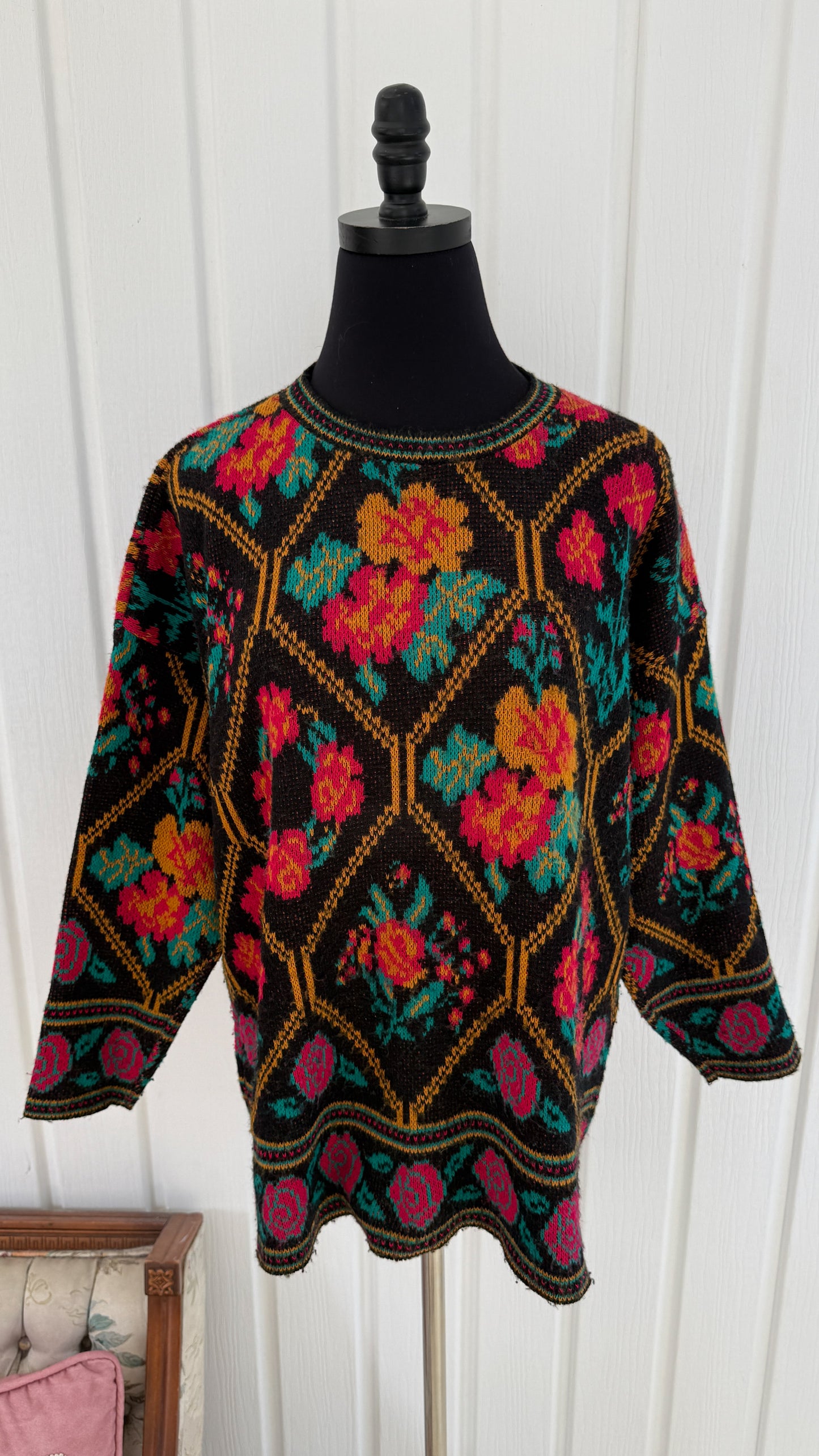 Chandail noir fleuris rose- large