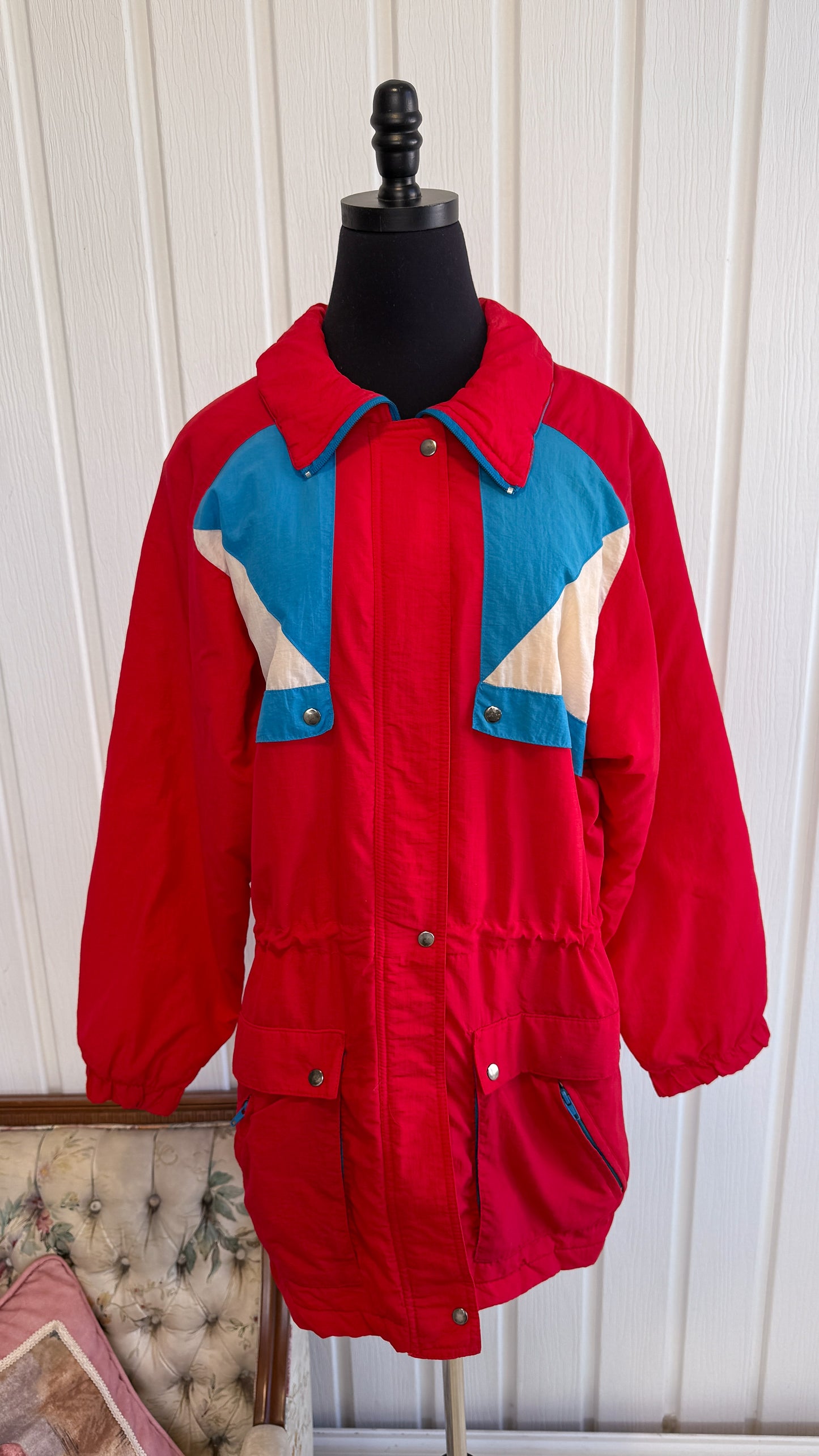 Manteau rouge et bleu -medium