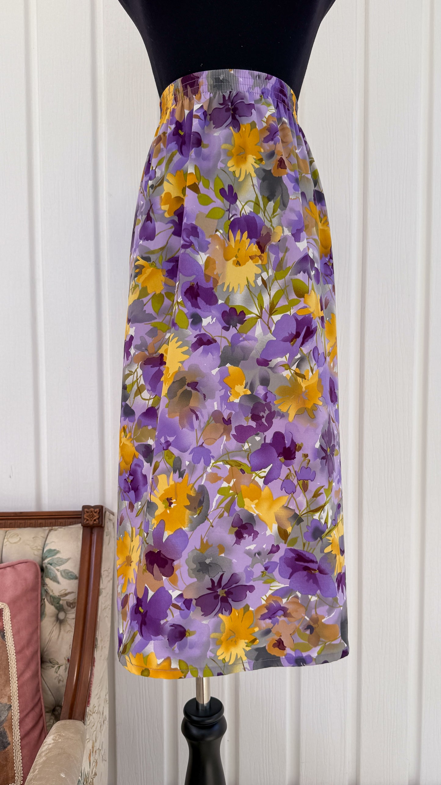 Jupe mauve fleurie jaune- large