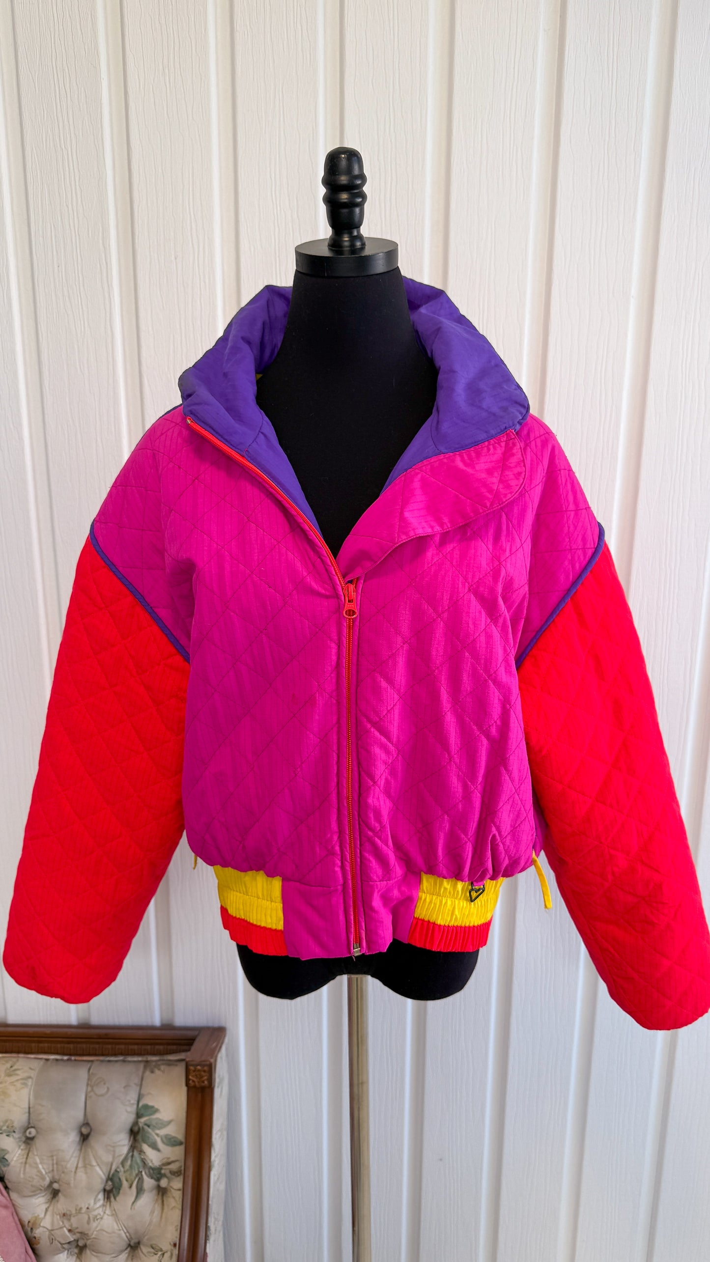 Manteau, rouge,rose et jaune- large