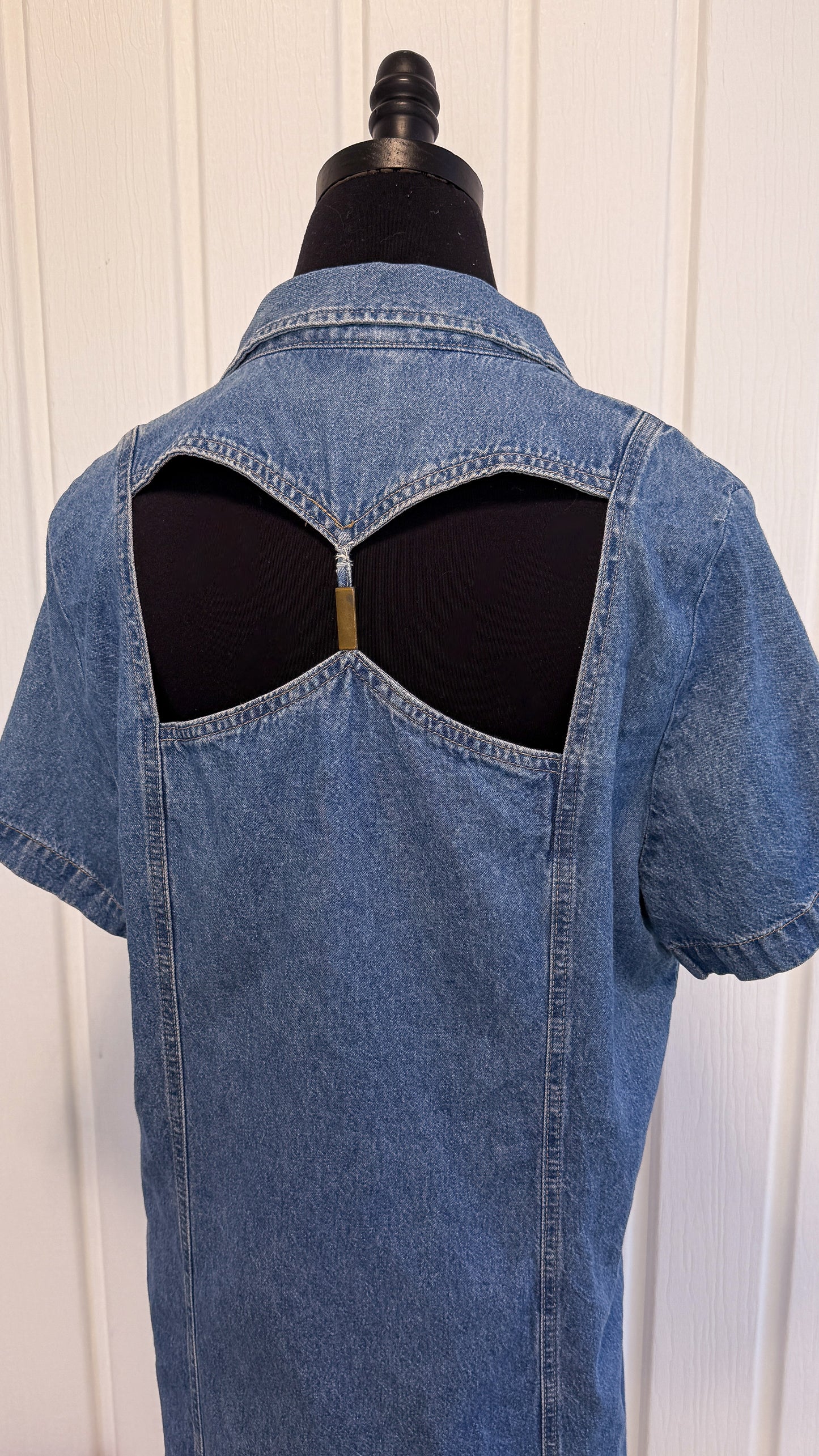 Robe chemisier en jeans dos ouvert- large