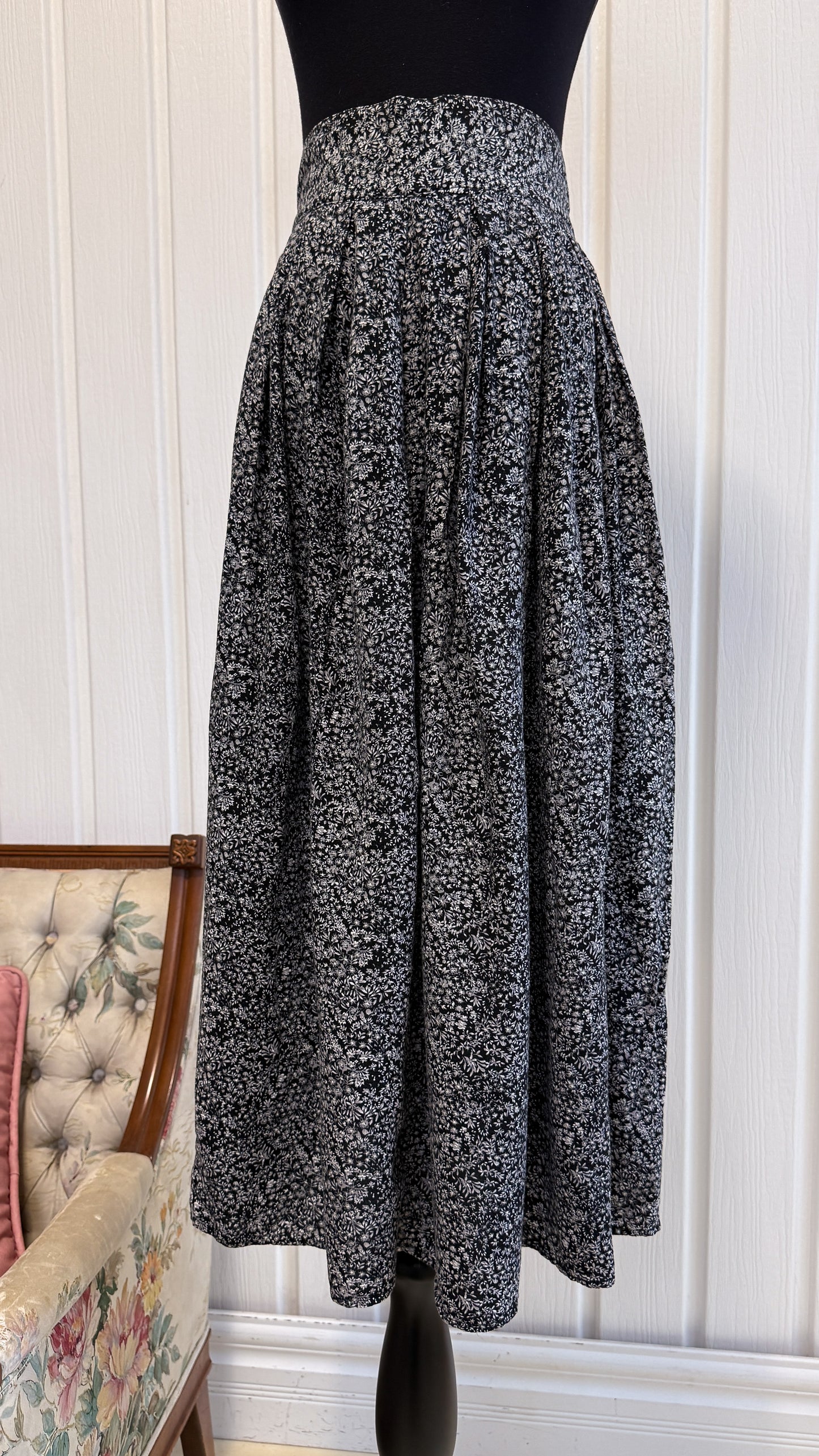 Black and white flared skirt - x-small