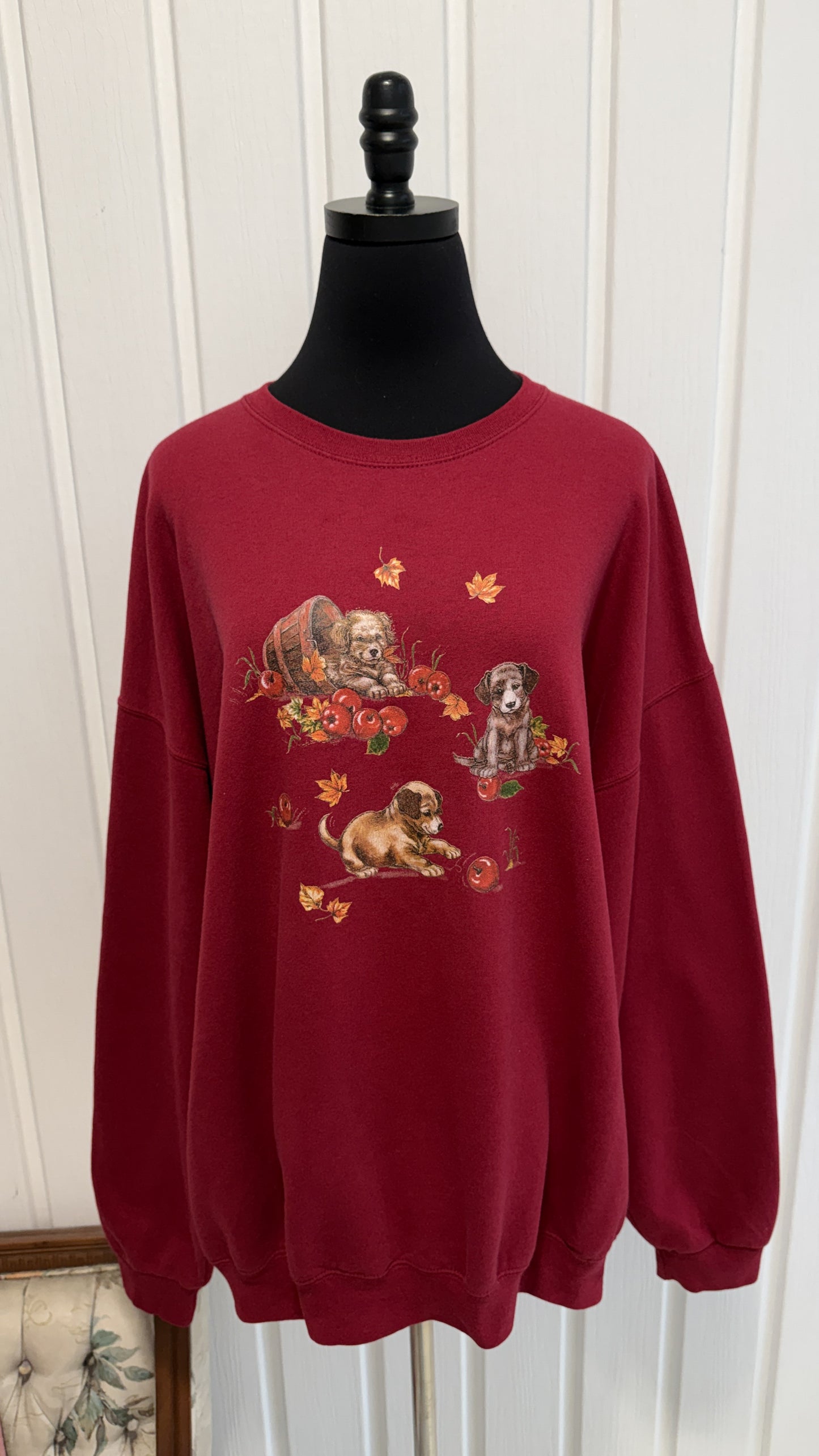 Chandail crewneck rouge chiots et pommes- x-large