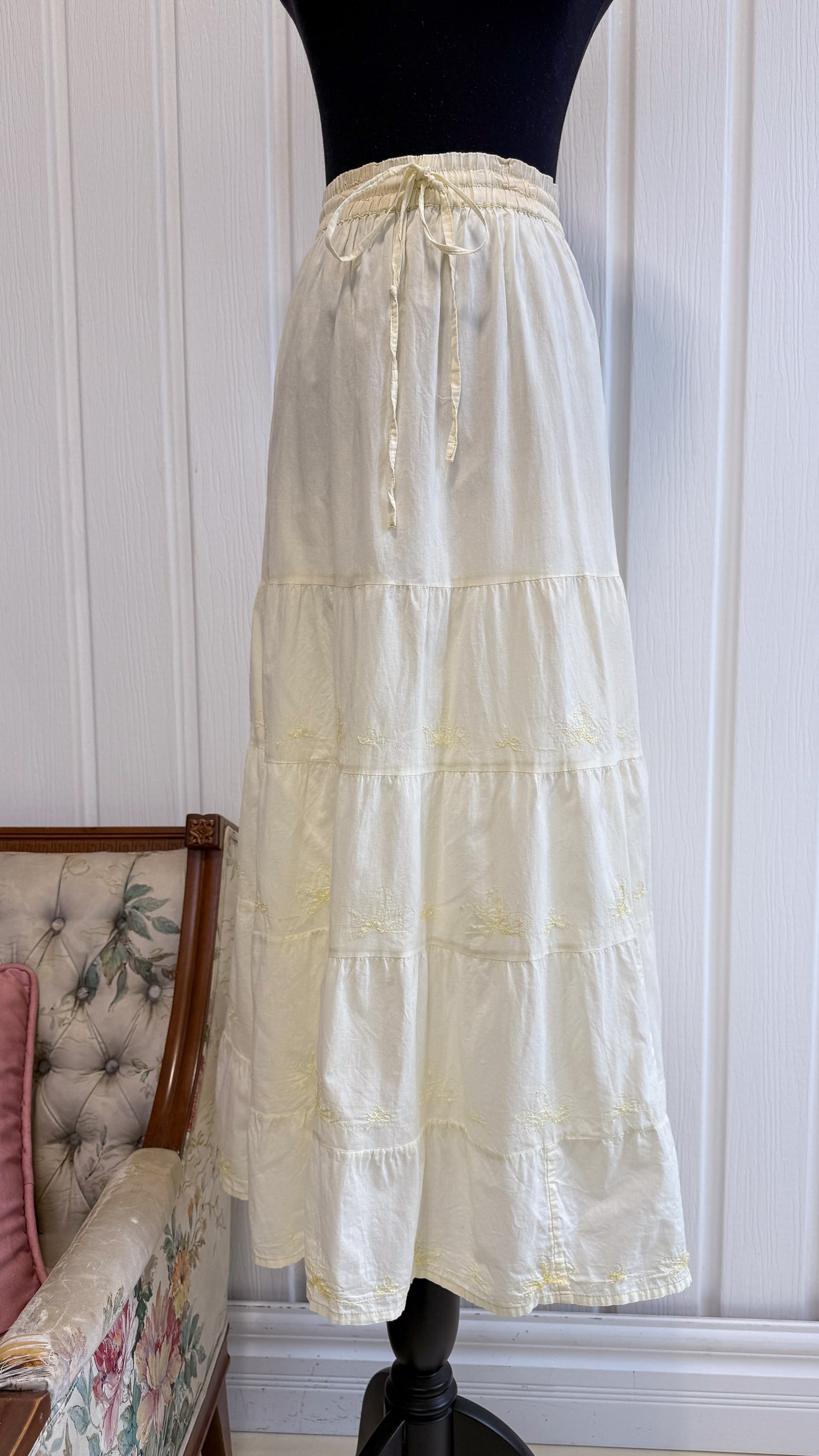 Yellow embroidered skirt - x-large