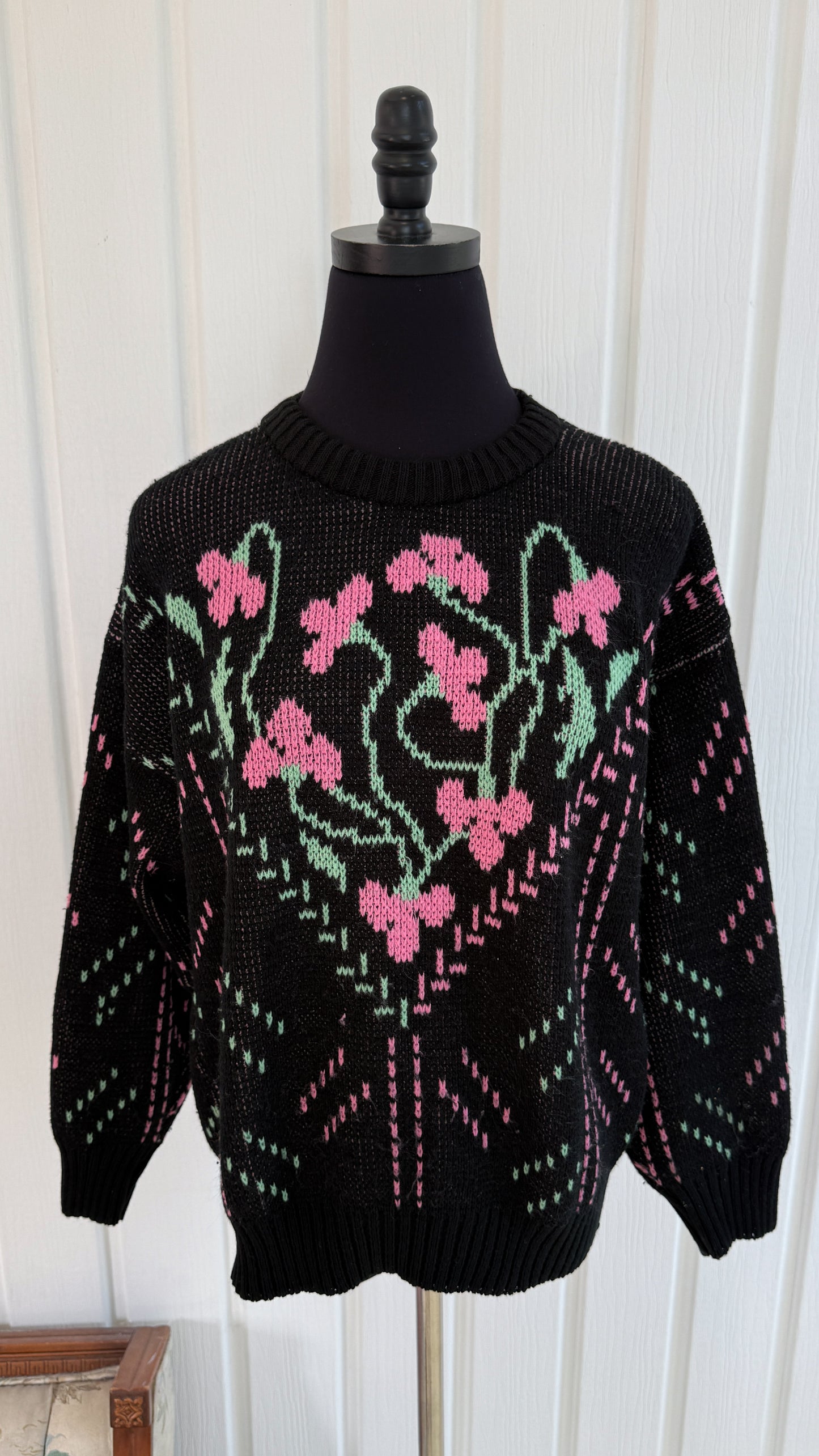 Chandail tricot noir fleuris- small