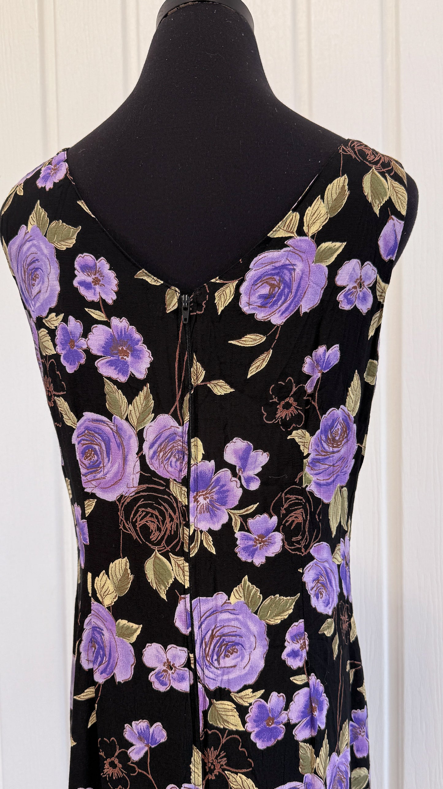 Robe noire fleurie mauve - medium