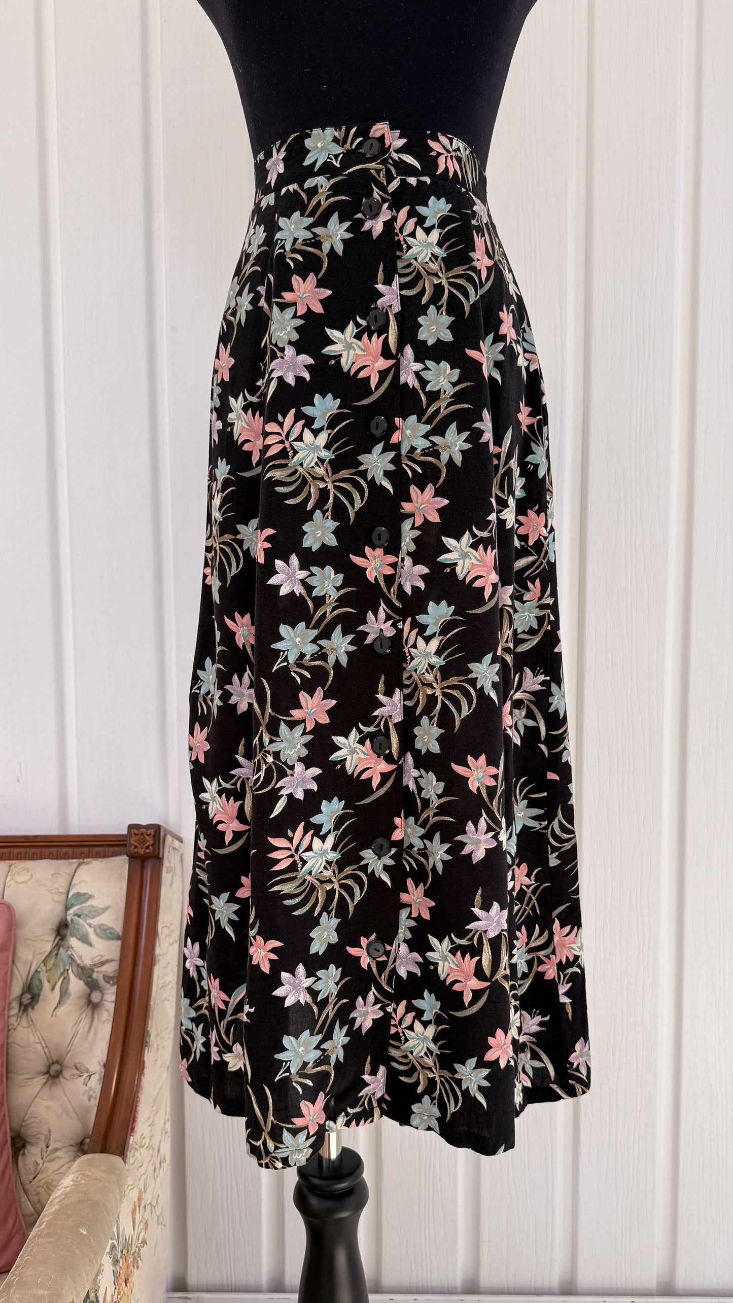 Jupe noir fleurie pastel- small