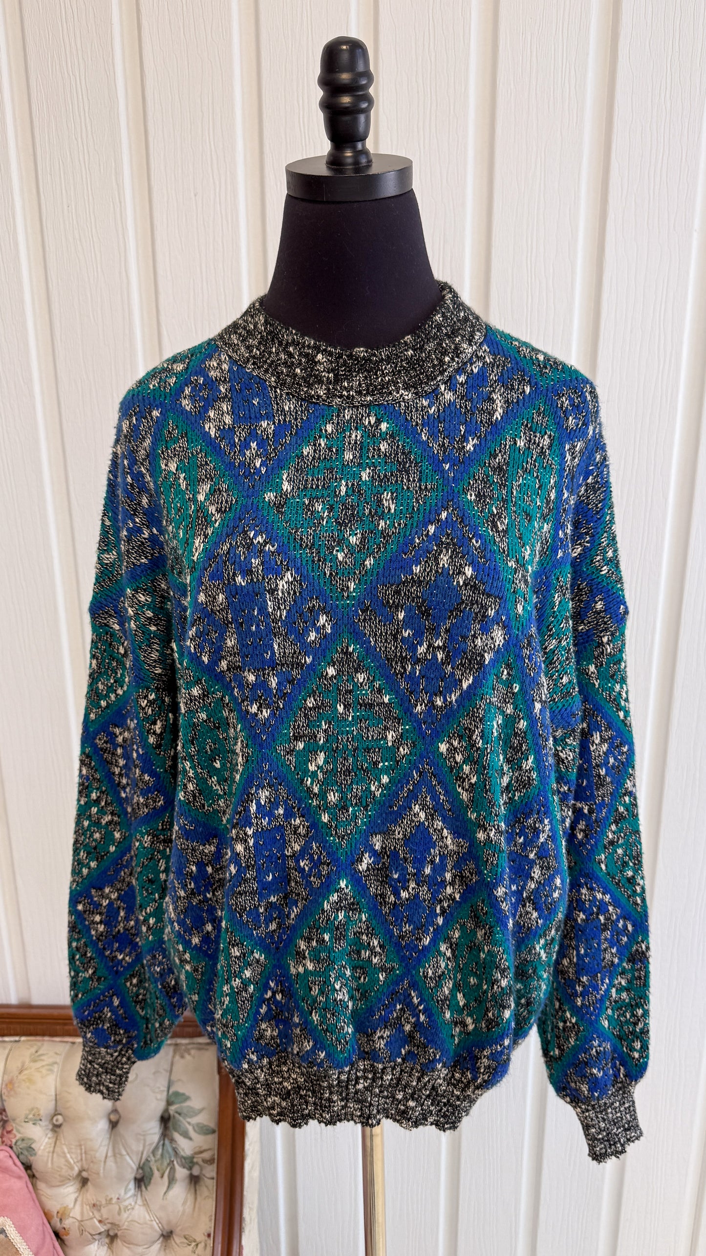 Chandail tricot noir moucheté à losanges bleu- x-large