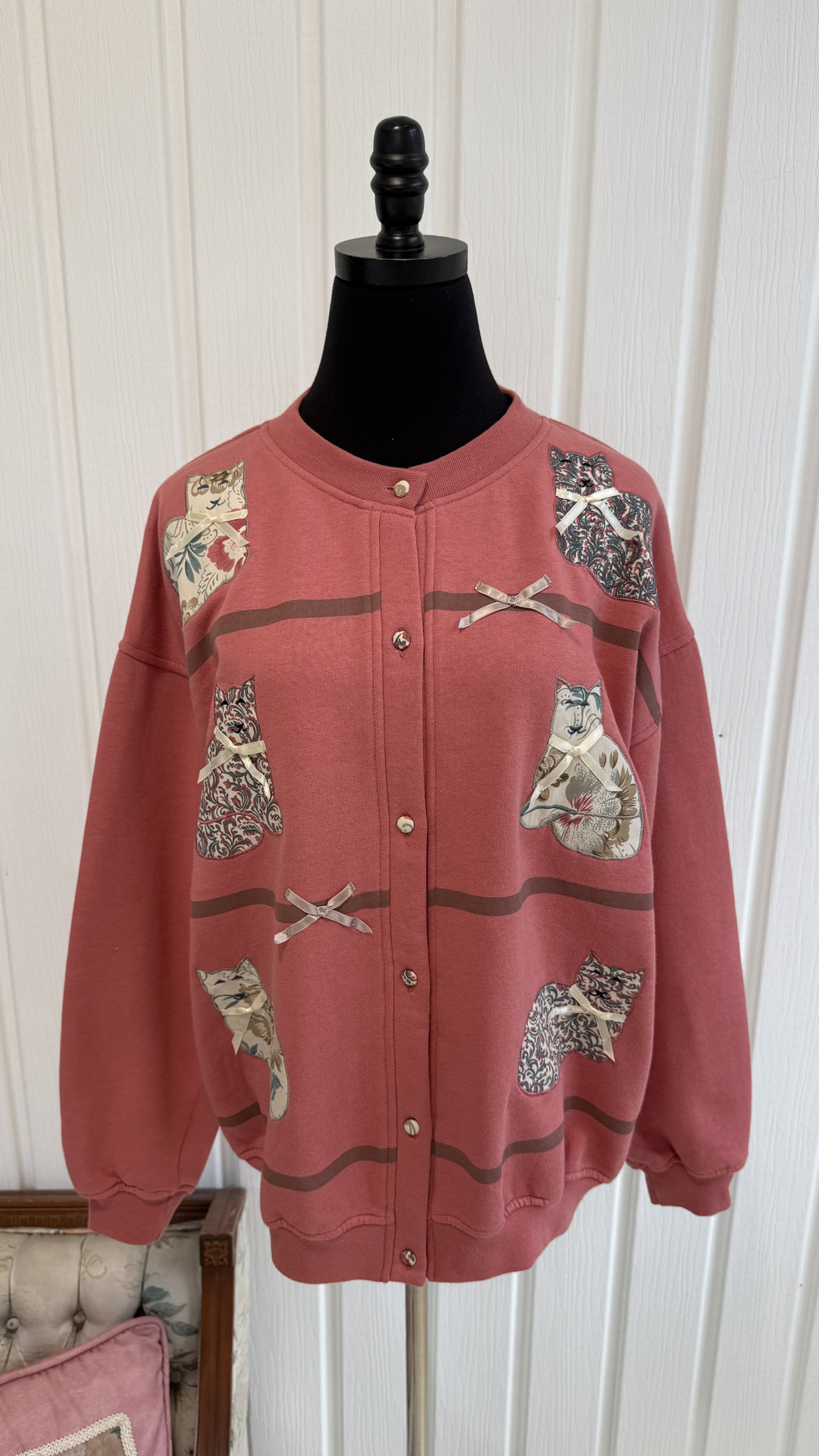 Cardigan/crewneck rose chats- large