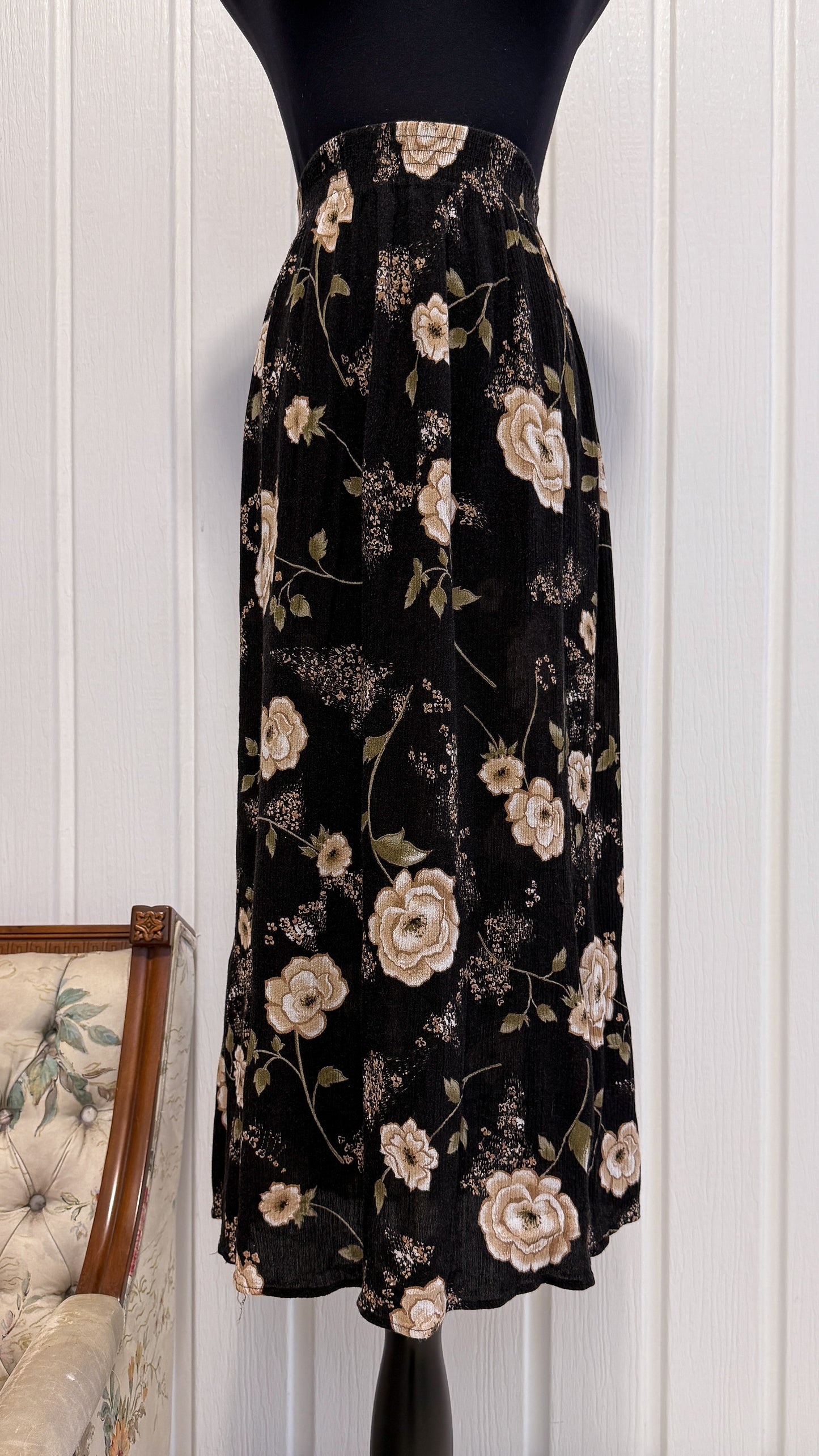 Black skirt with beige flowers - wide