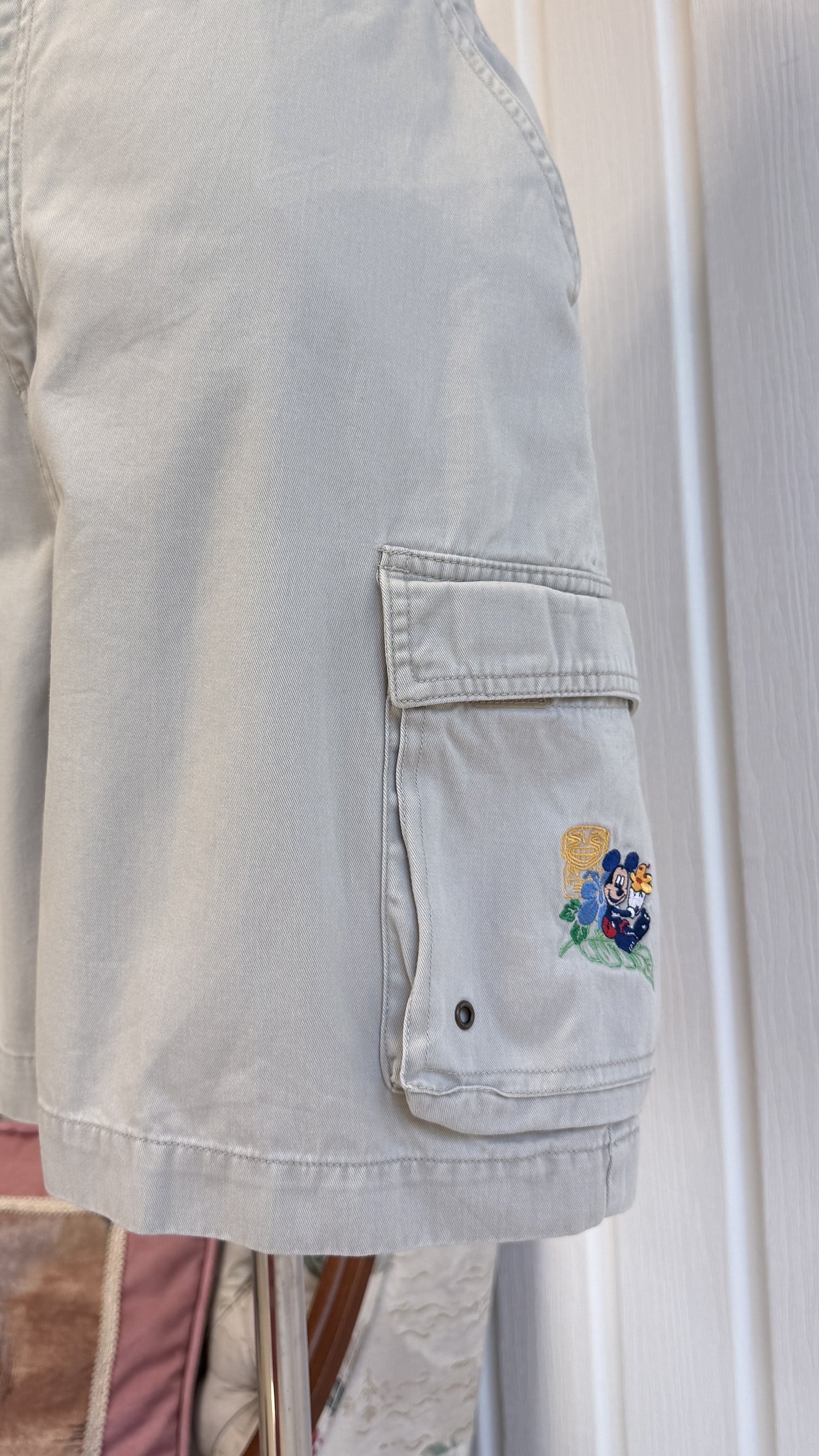 Bermuda beige Mickey mouse- medium