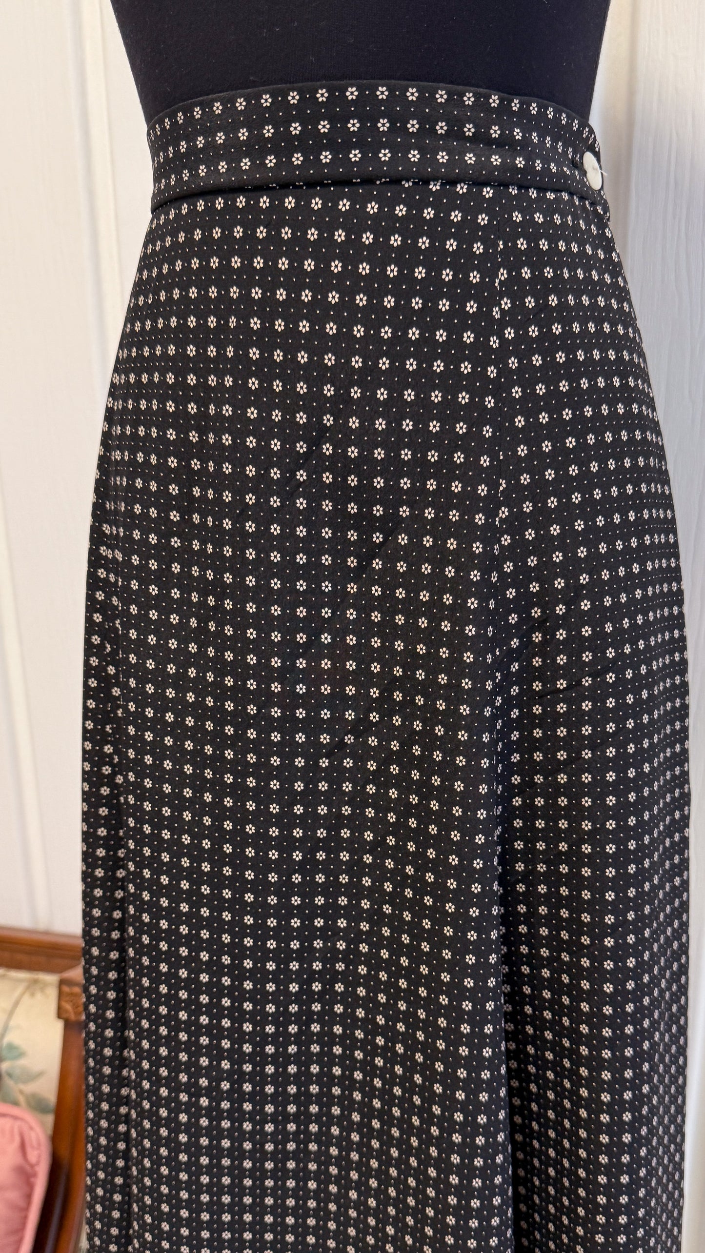 Black floral beige skirt - medium