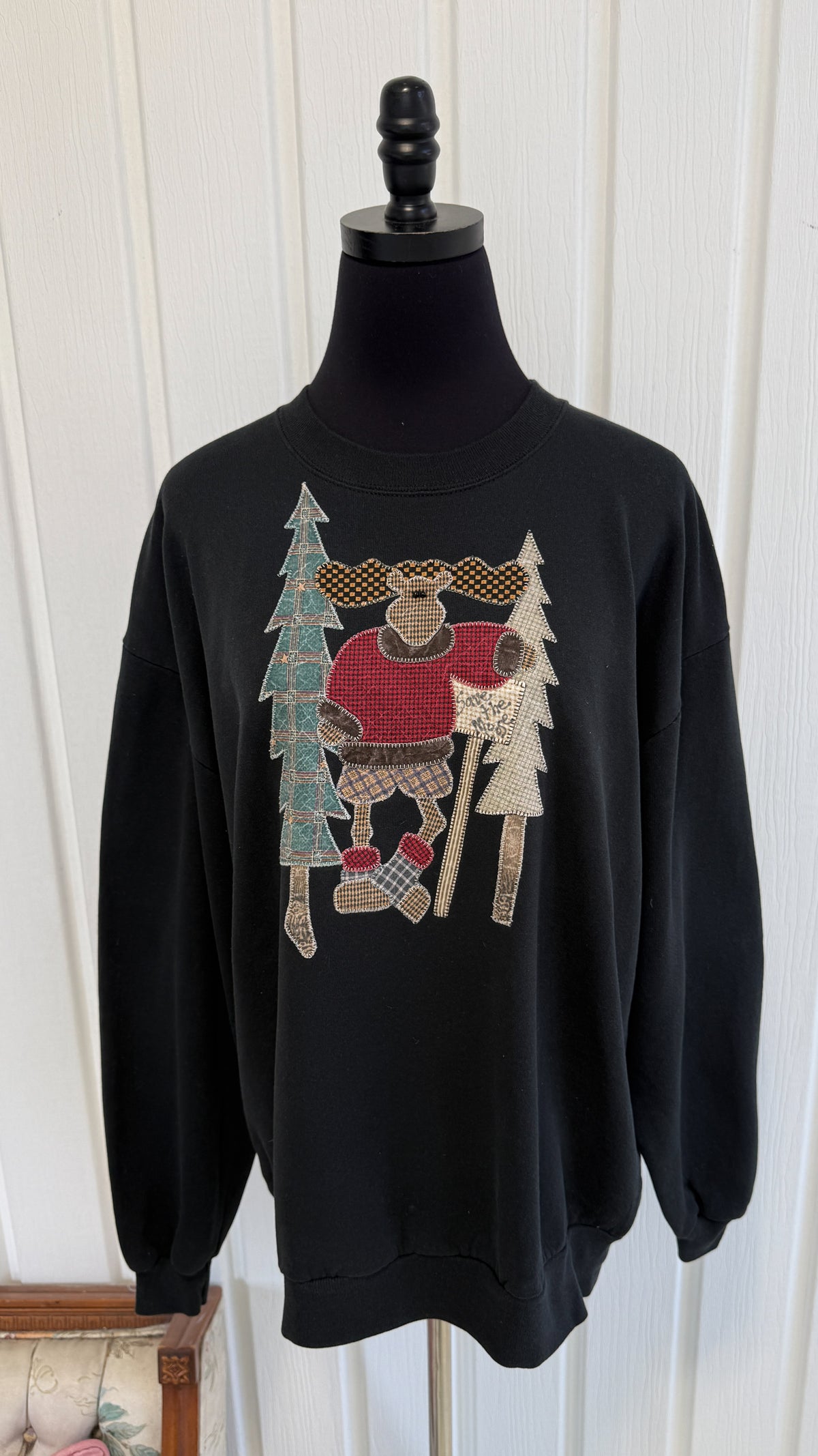 Chandail crewneck noir orignal et sapins- large