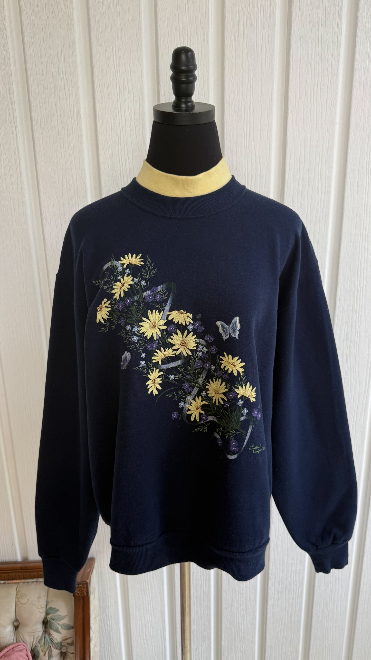 Chandail crewneck marine fleuris jaune- medium