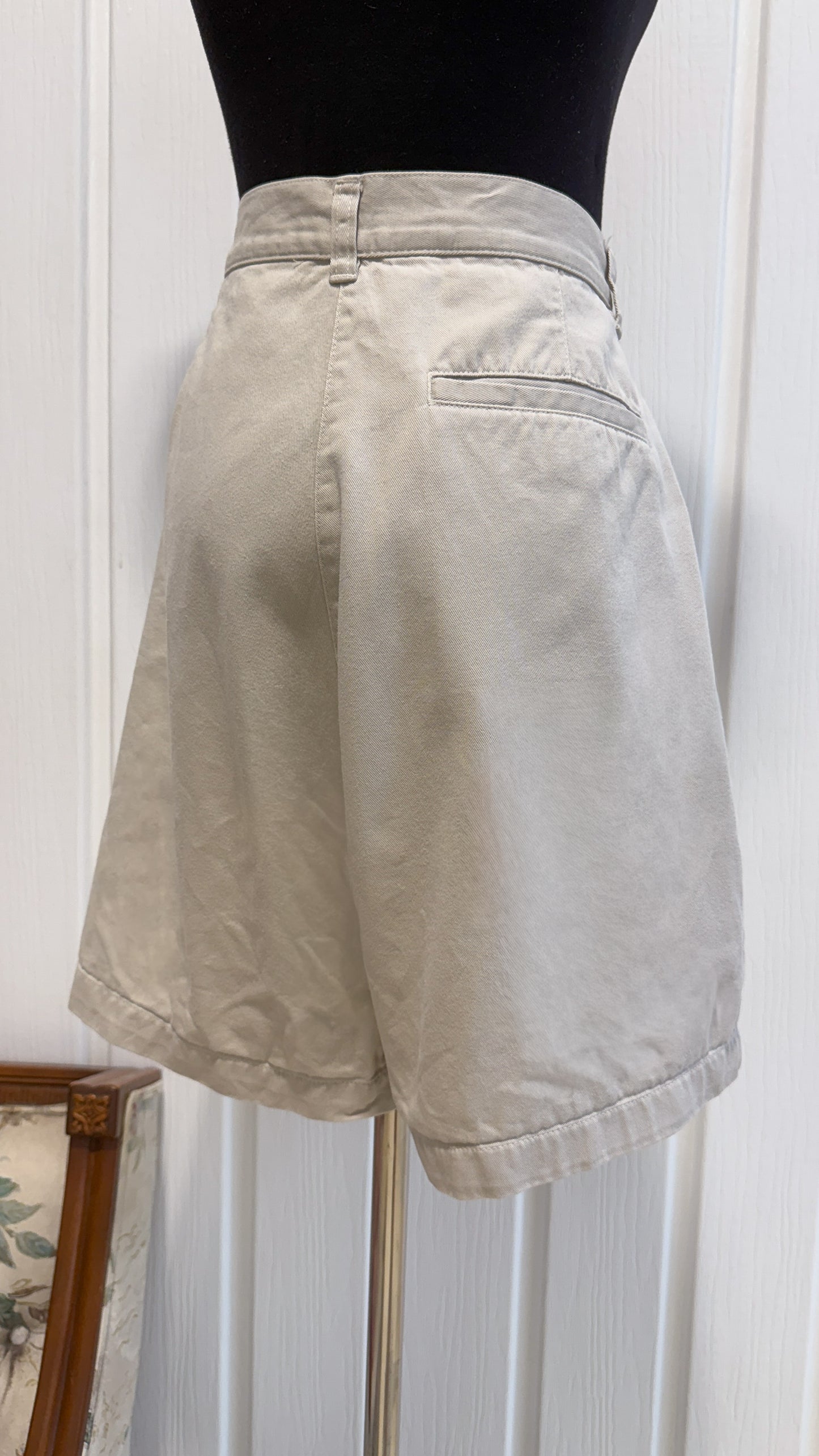 Bermuda beige à plis- medium
