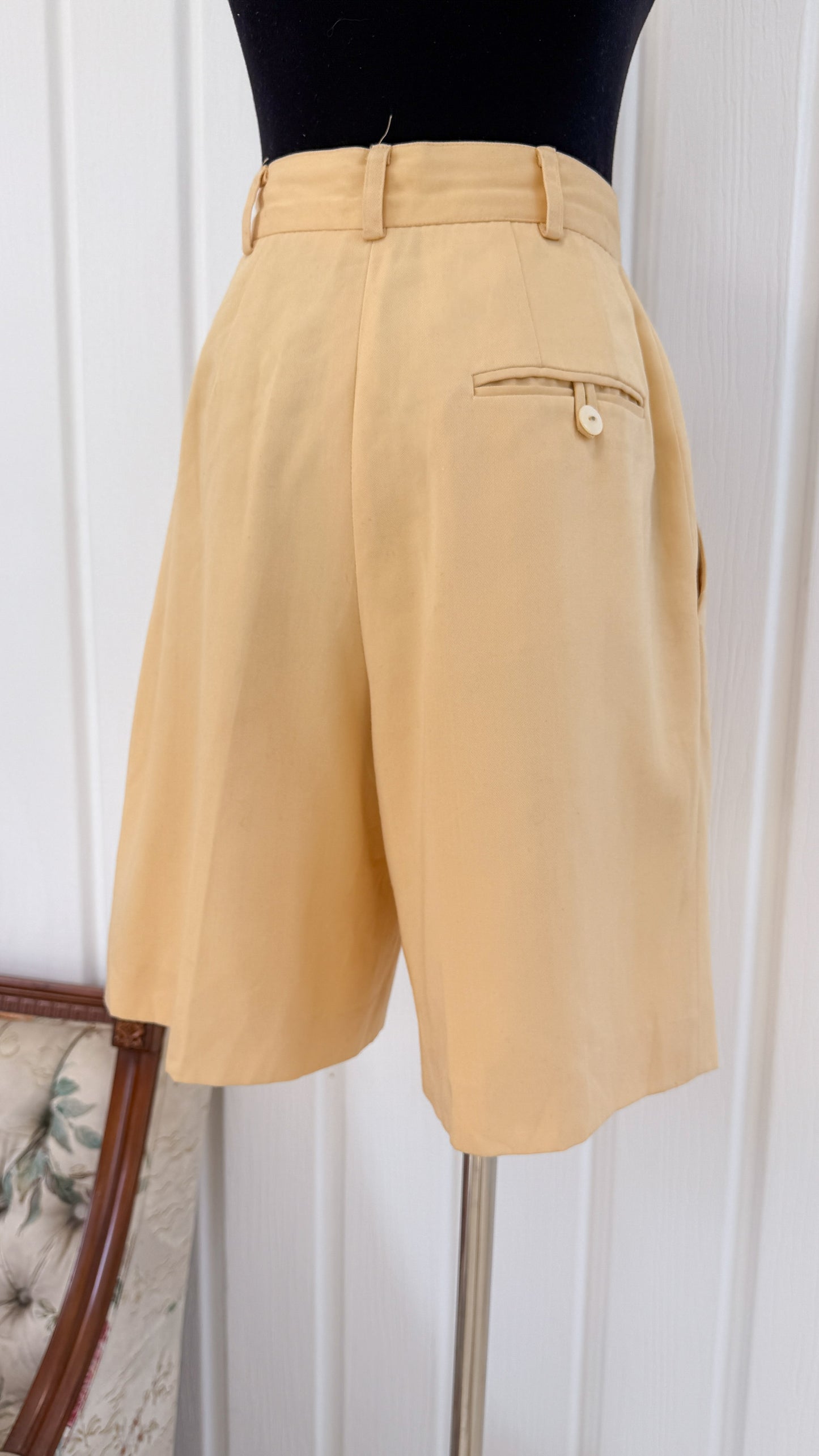 Bermuda jaune pâle- small