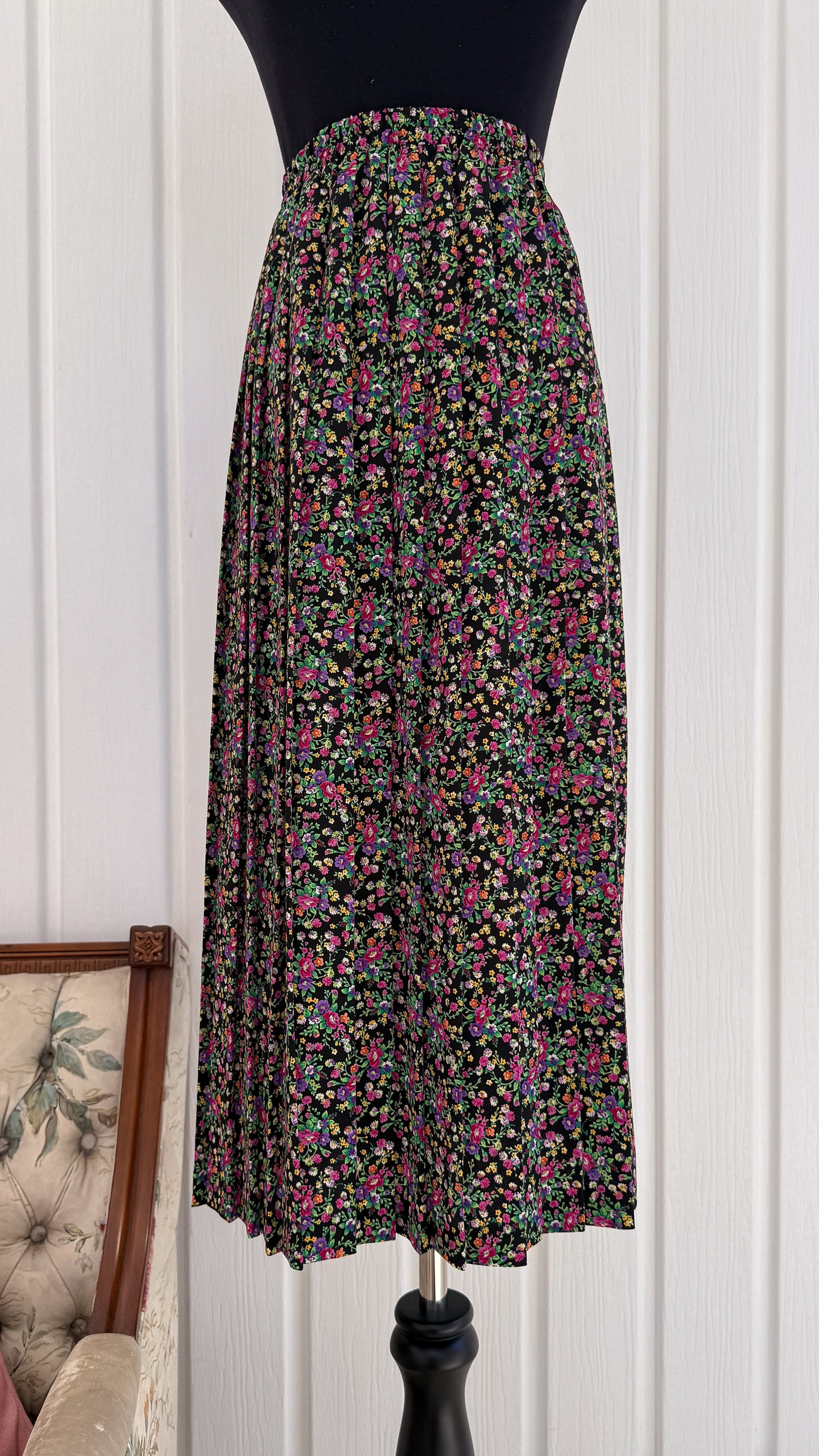 Jupe noire fleurie multicolore- large