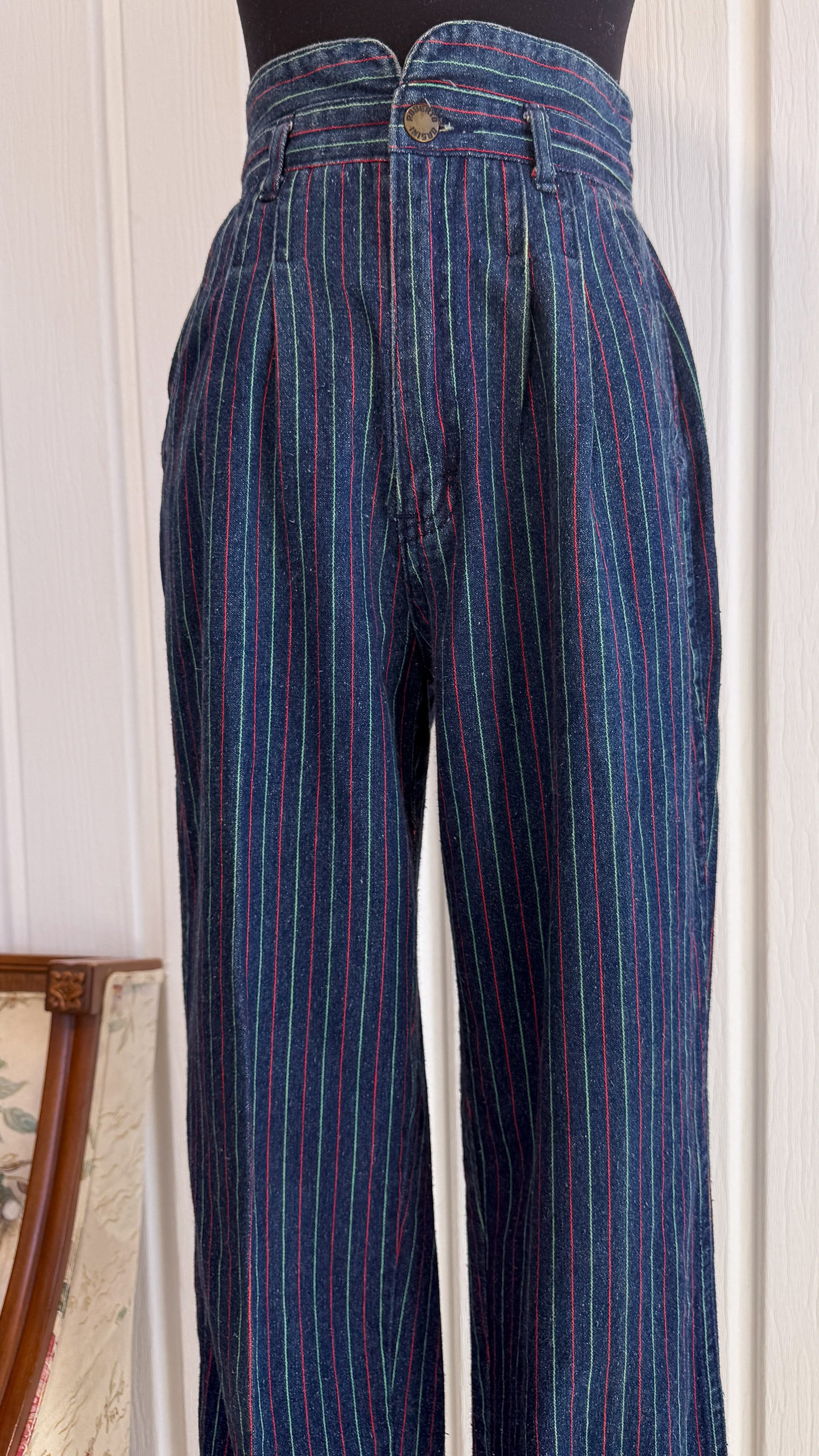 Jeans foncé rayé rouge et vert- small