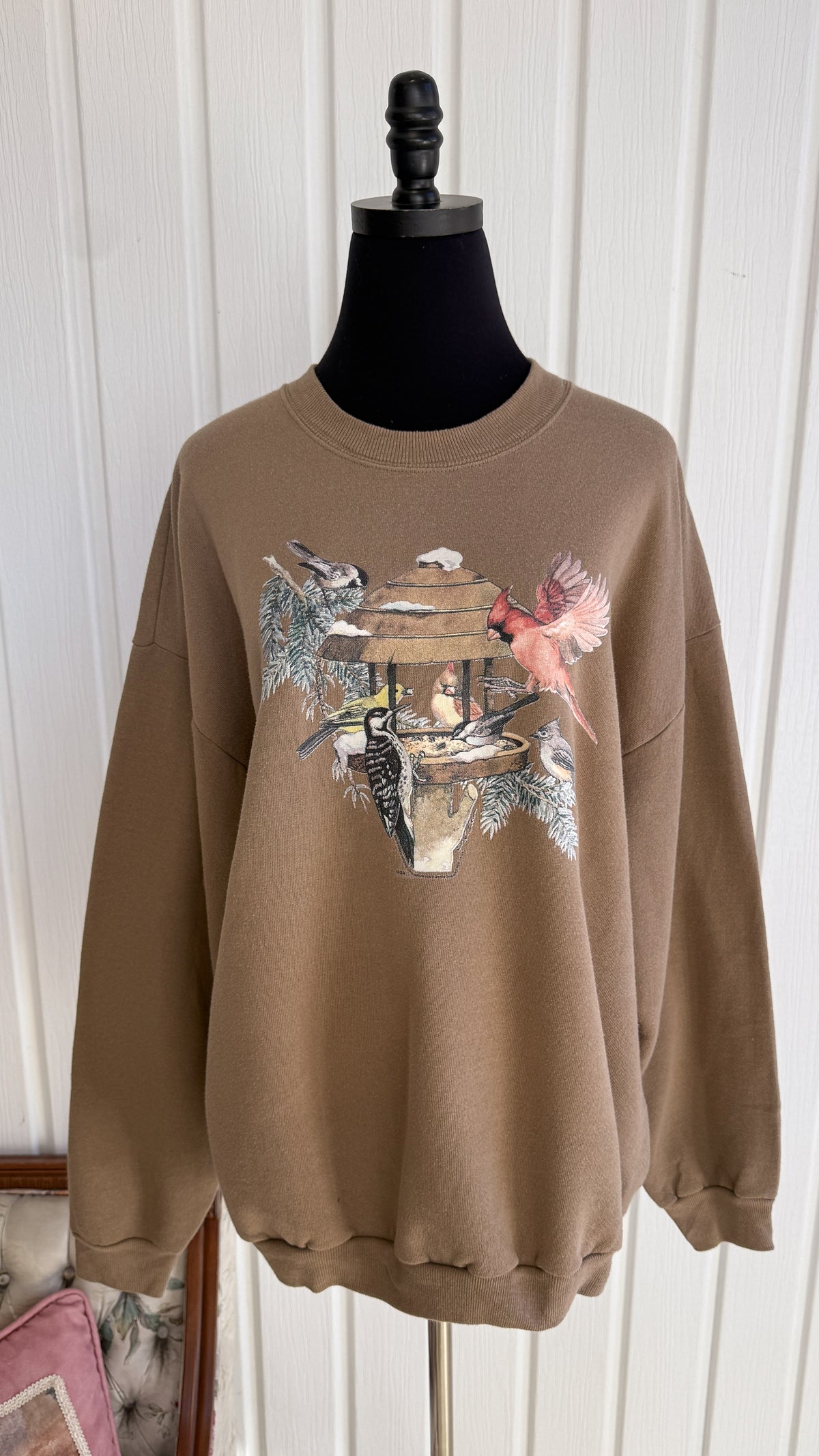 Chandail crewneck beige oiseaux enneigées- x-large