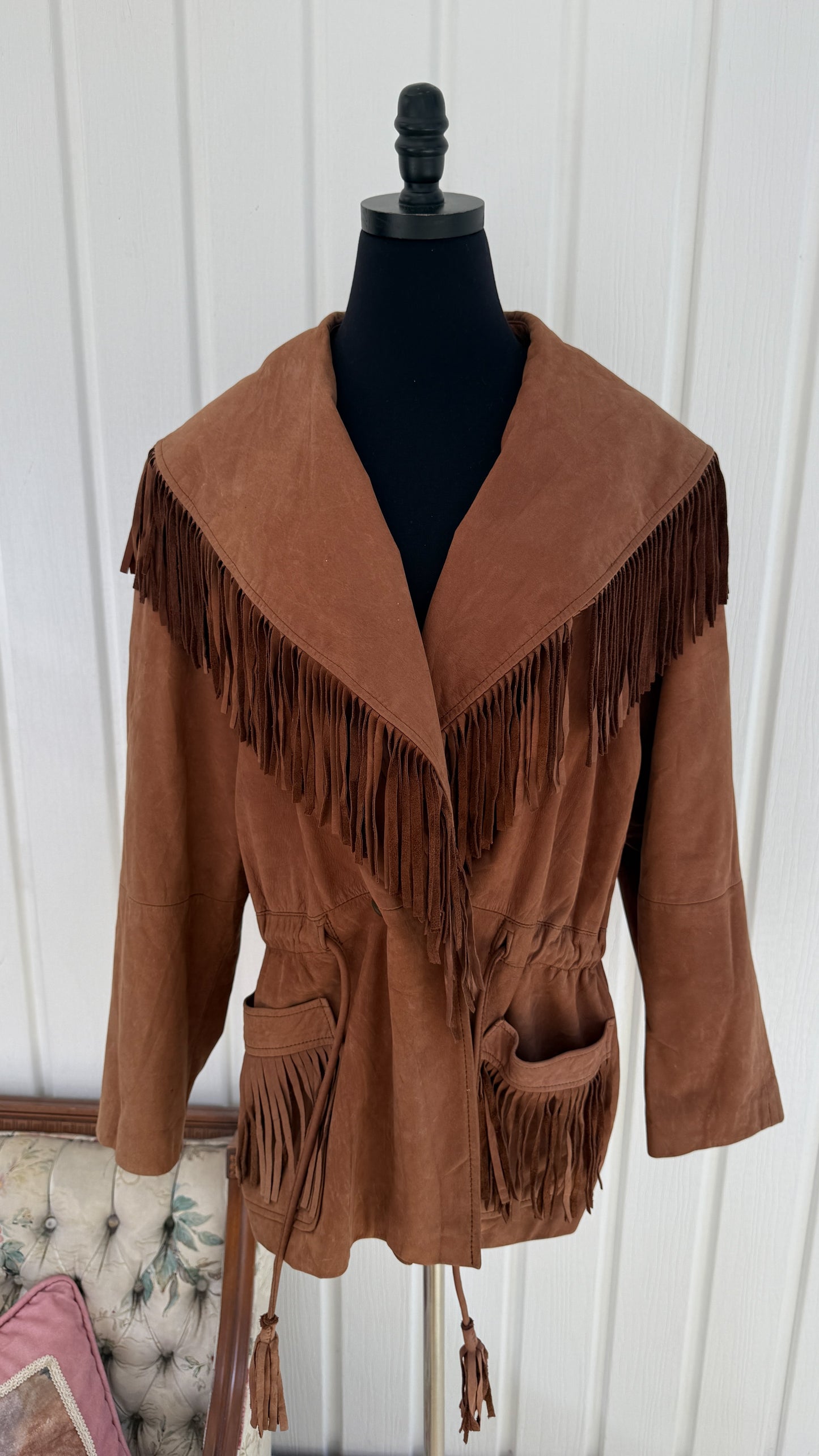 Manteau en cuir brun à frange- large