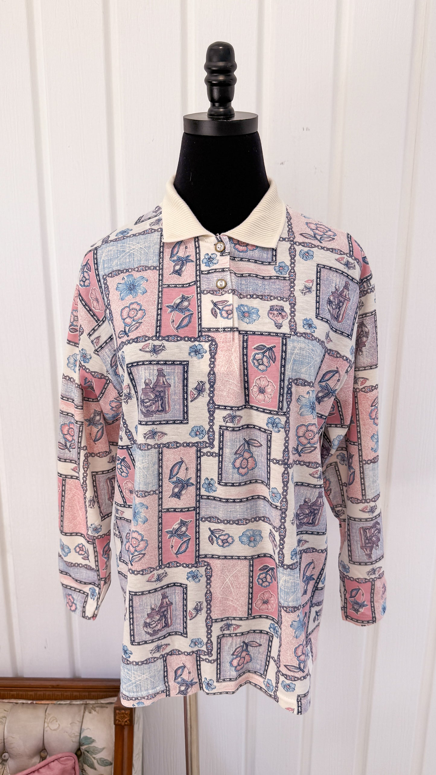 Chandail blanc à motifs pastel- medium