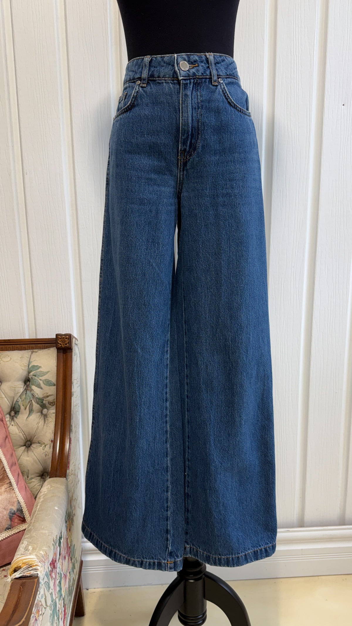 Jeans bleu foncé évasé Mango- small