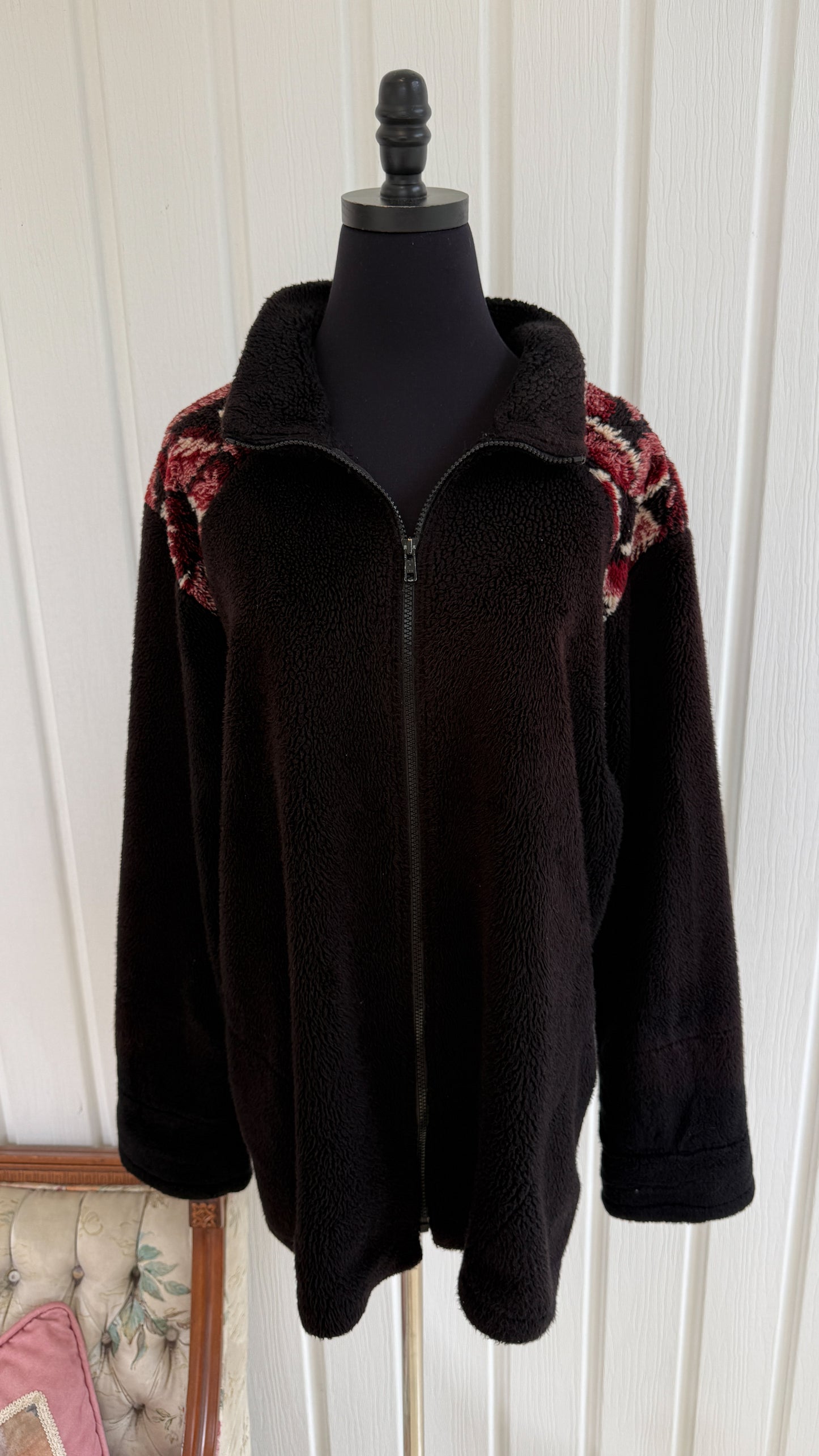 Veste en polar noire feuilles- large