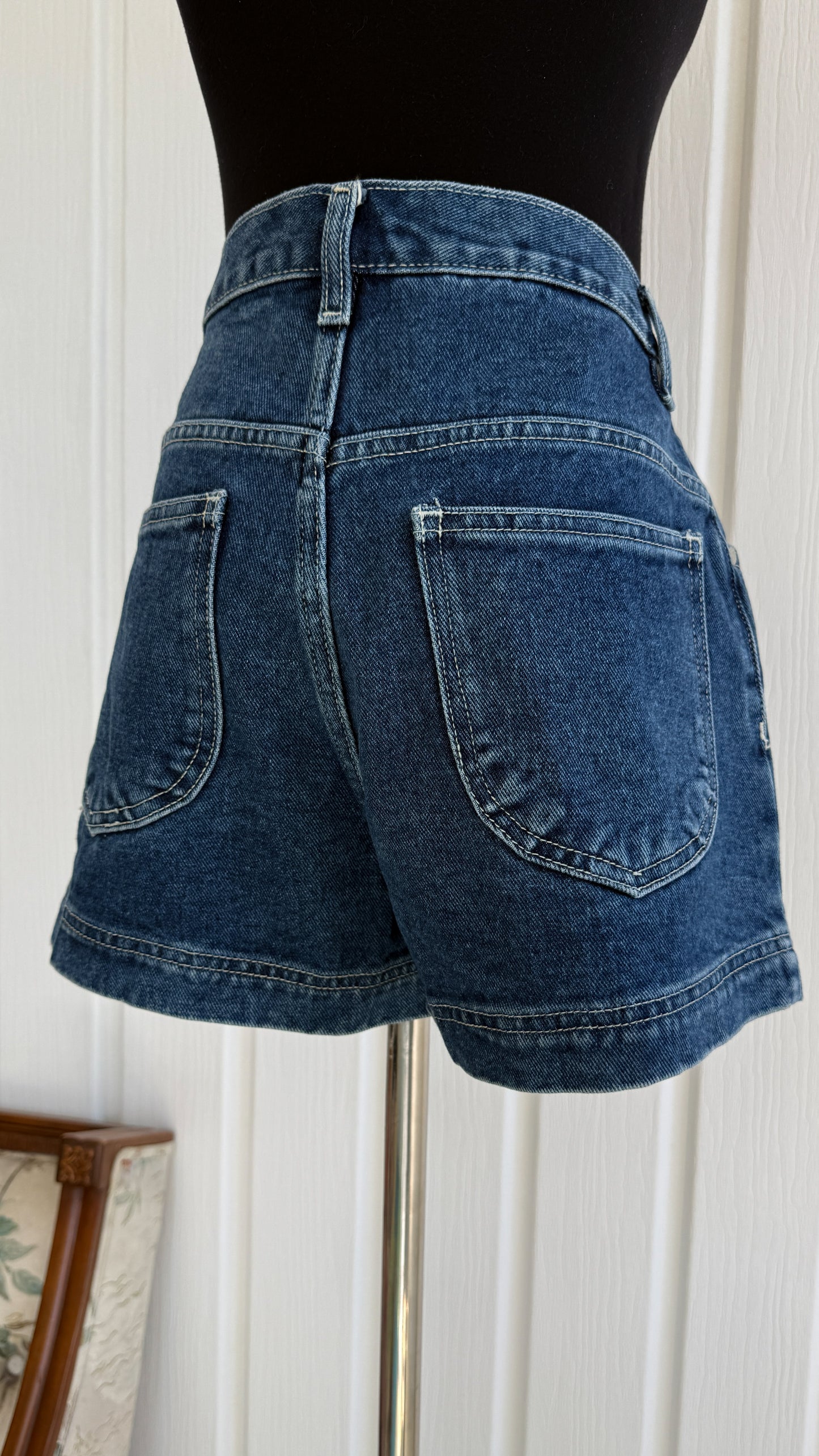 Short en jeans brodée fleuris- medium