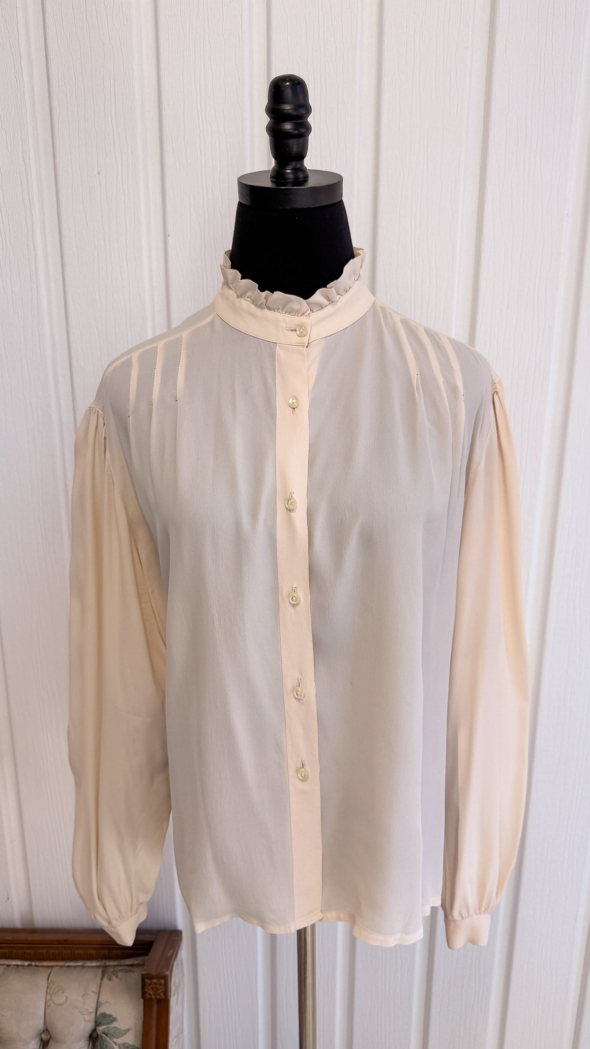 Chemisier beige col montant- large