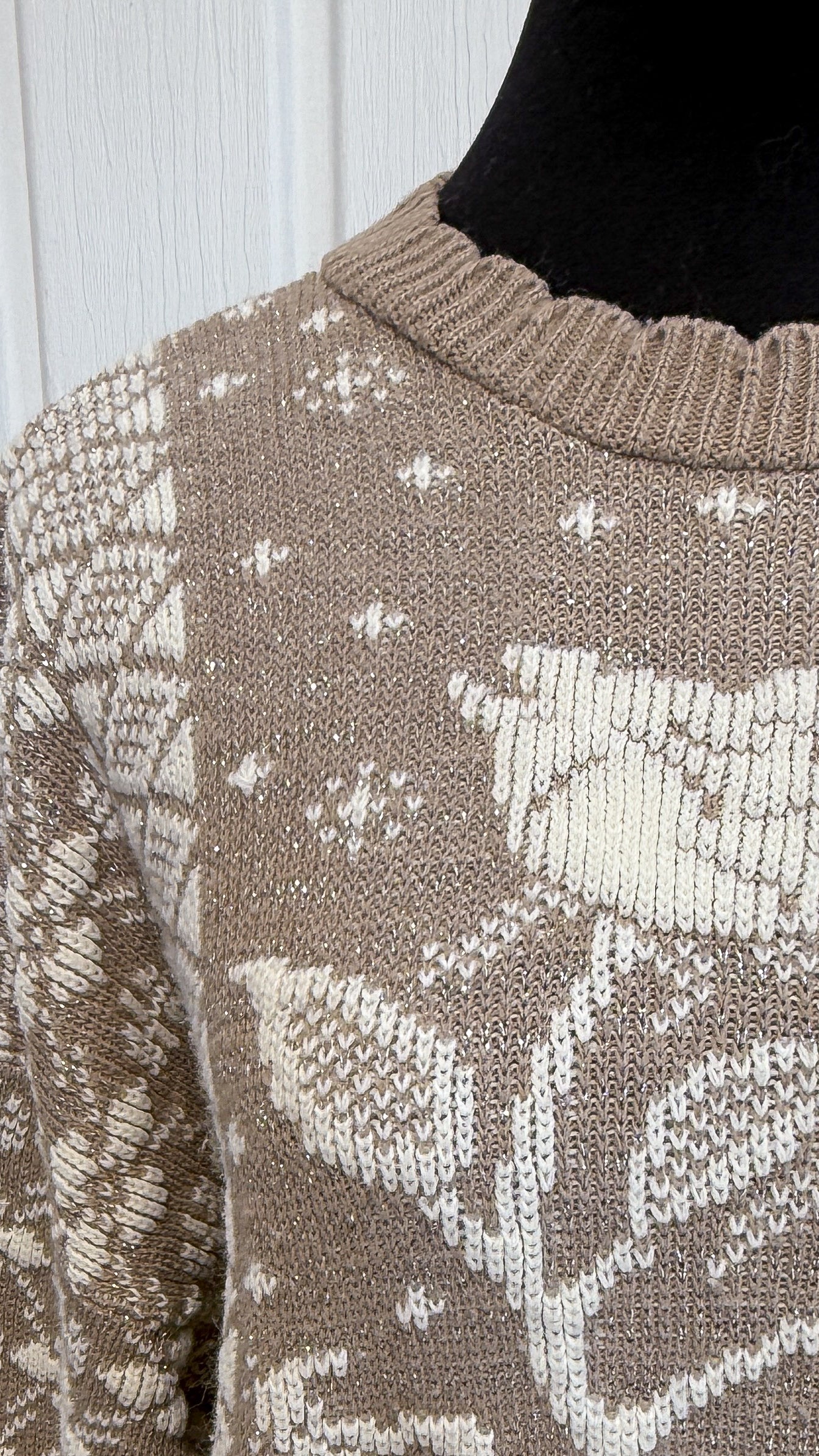 Chandail en tricot beige fleuris- medium