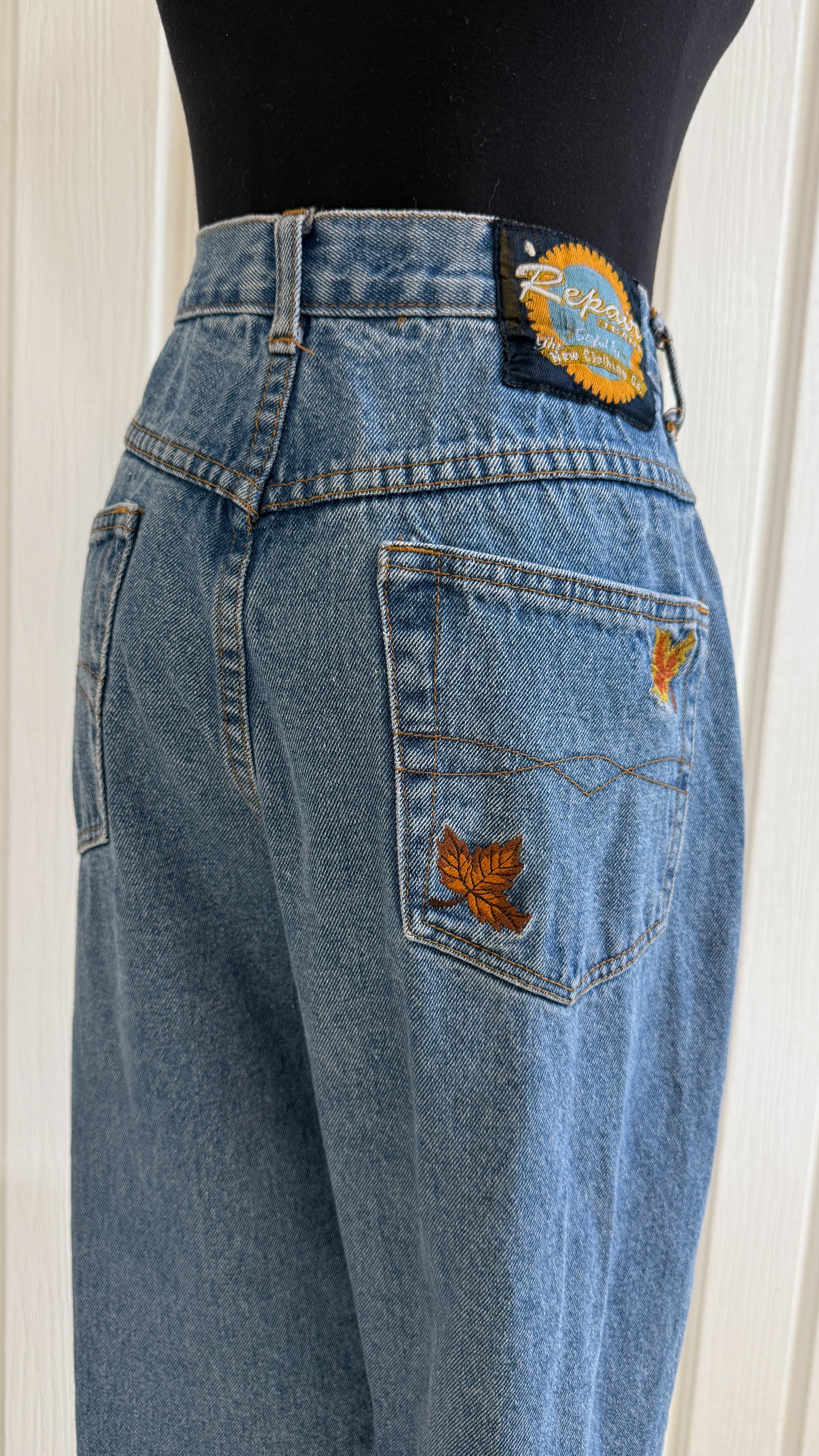 Jeans droit broderies de feuilles- large