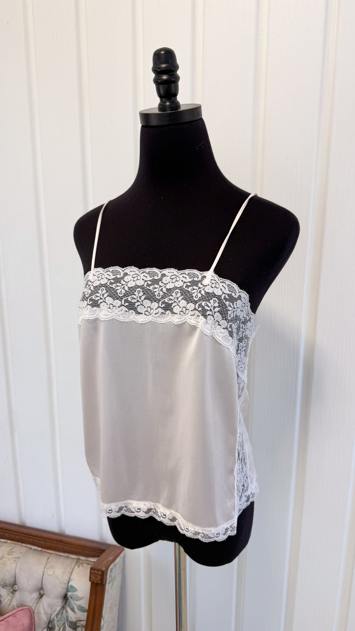 Haut en satin et dentelles blanc- small