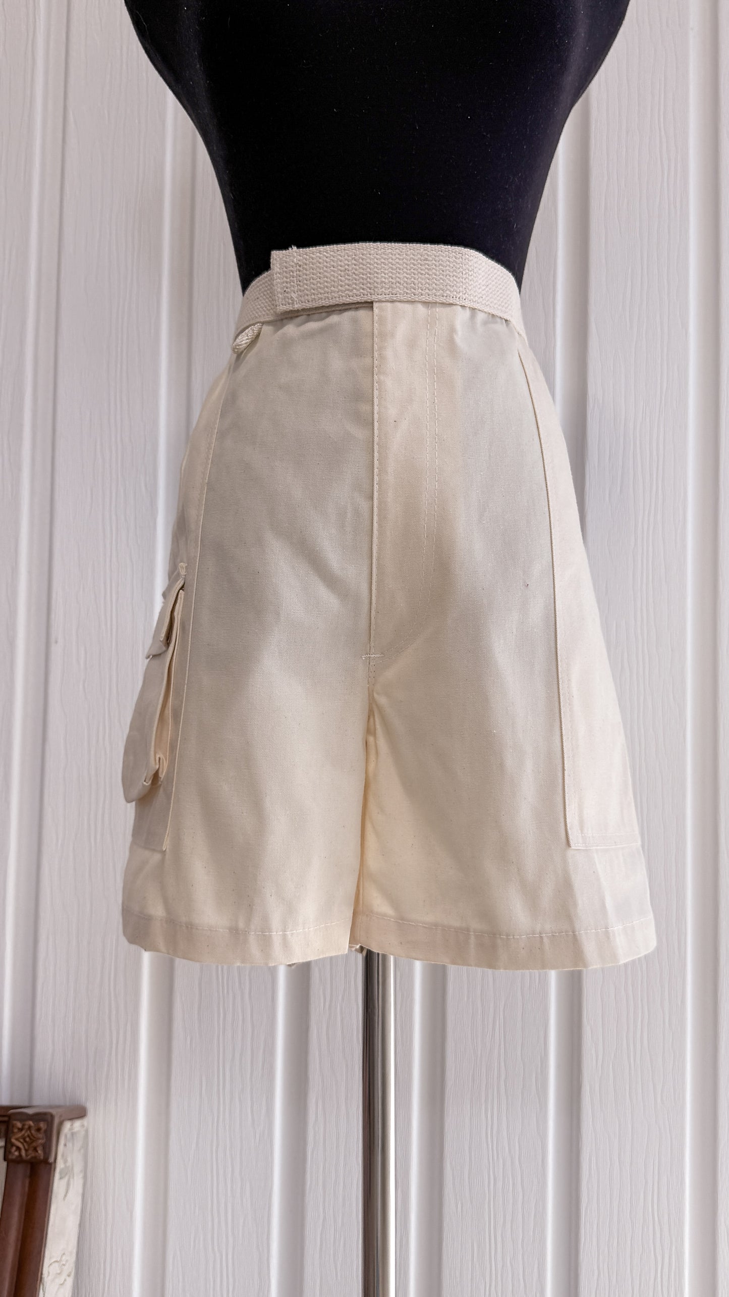 Cream beige shorts - loose fit