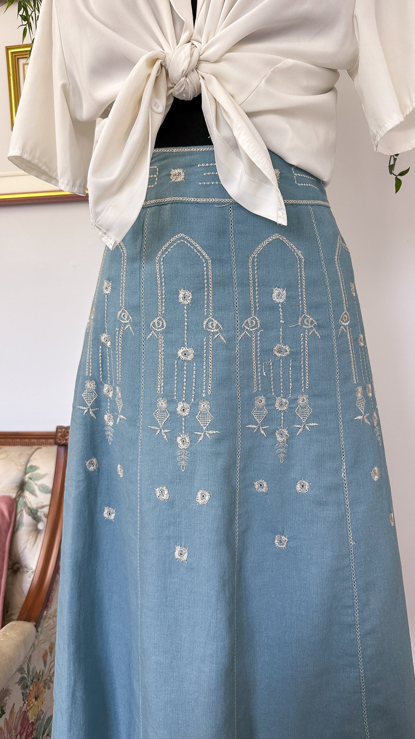Embroidered blue linen skirt - small