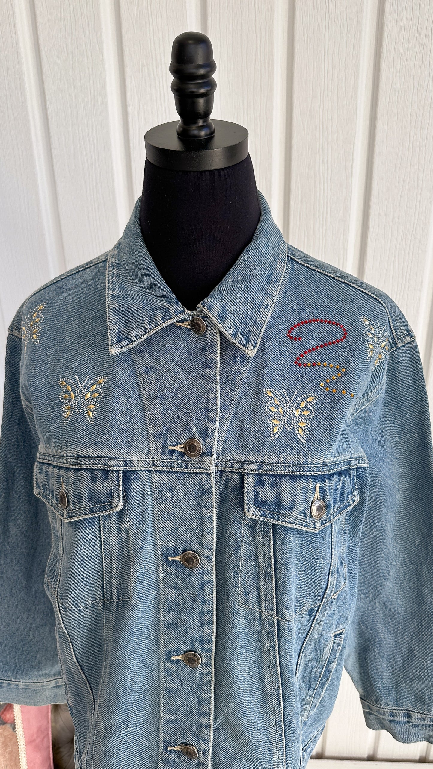 Embroidered denim jacket - medium