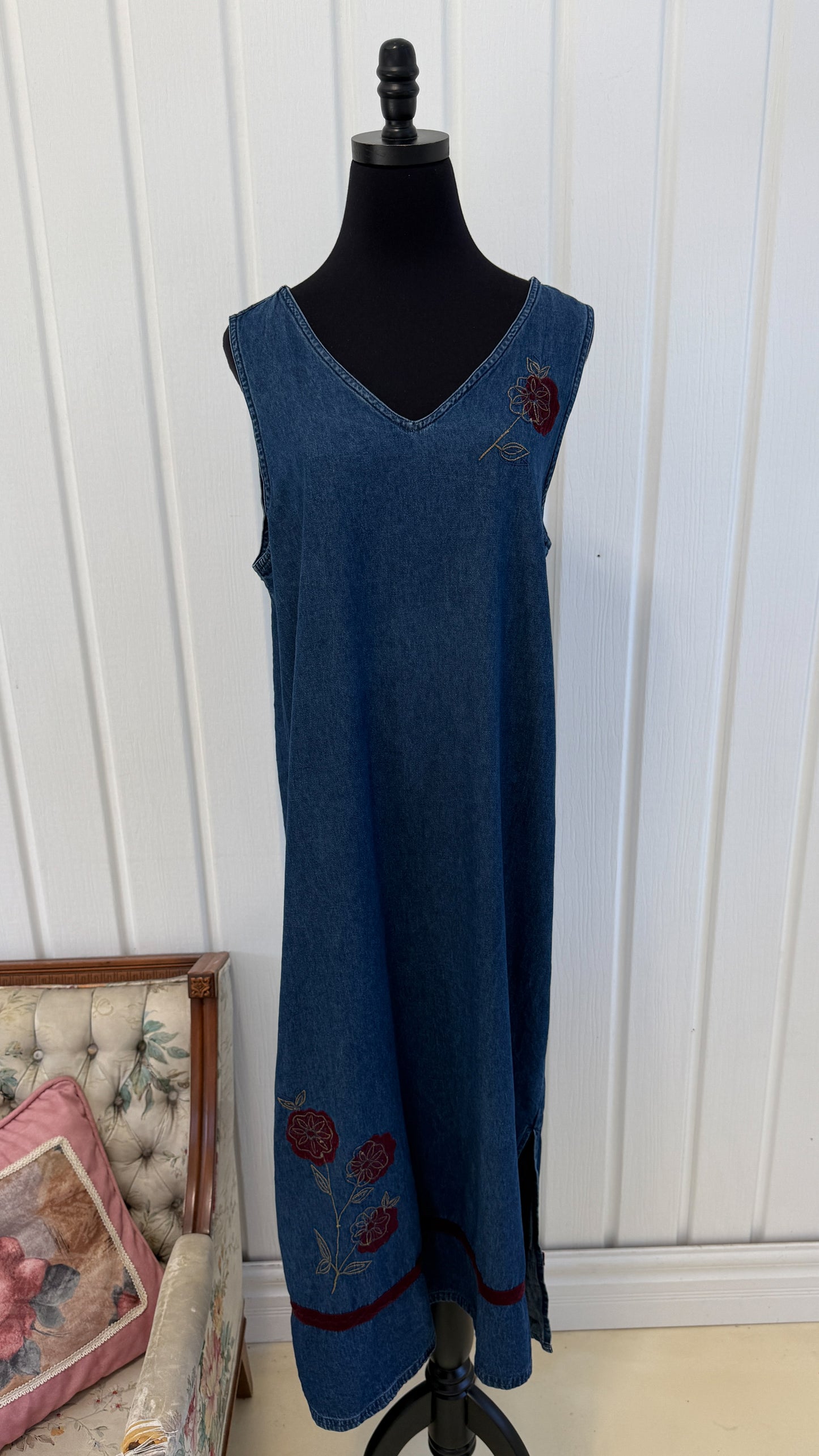 Robe en jeans brodée fleurie- large