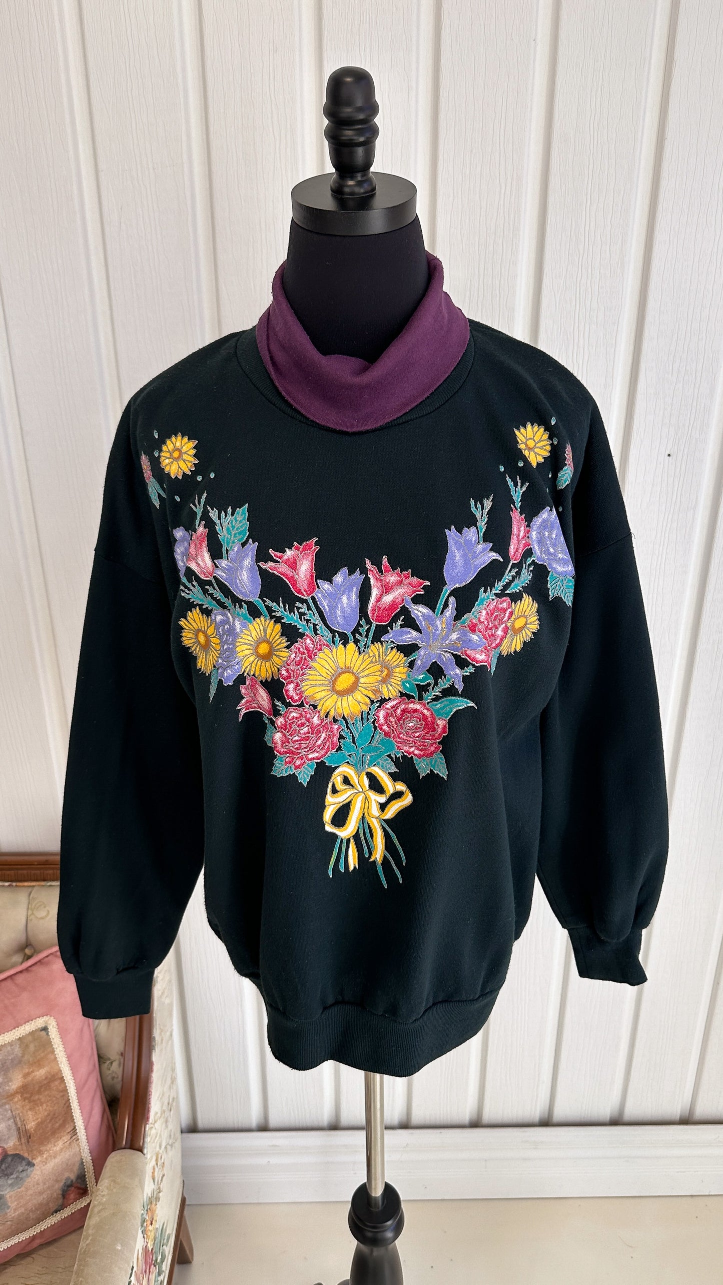 Chandail crewneck noir fleurie- medium