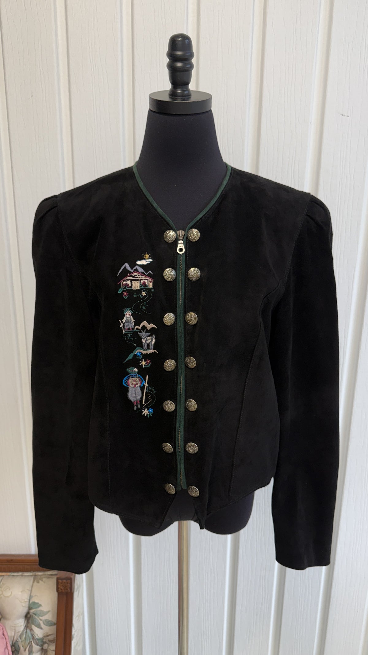 Manteau/veste en suède brodée- large