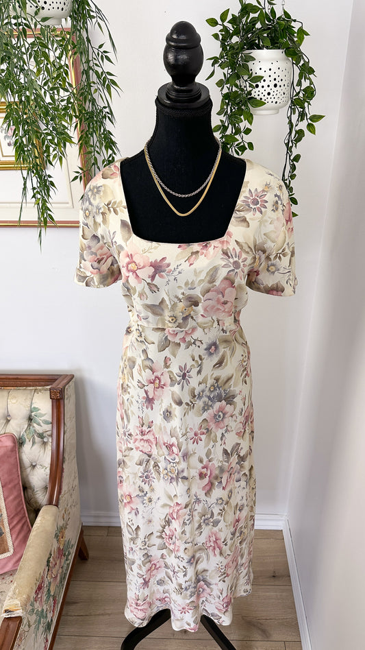 Robe beige fleurie -large