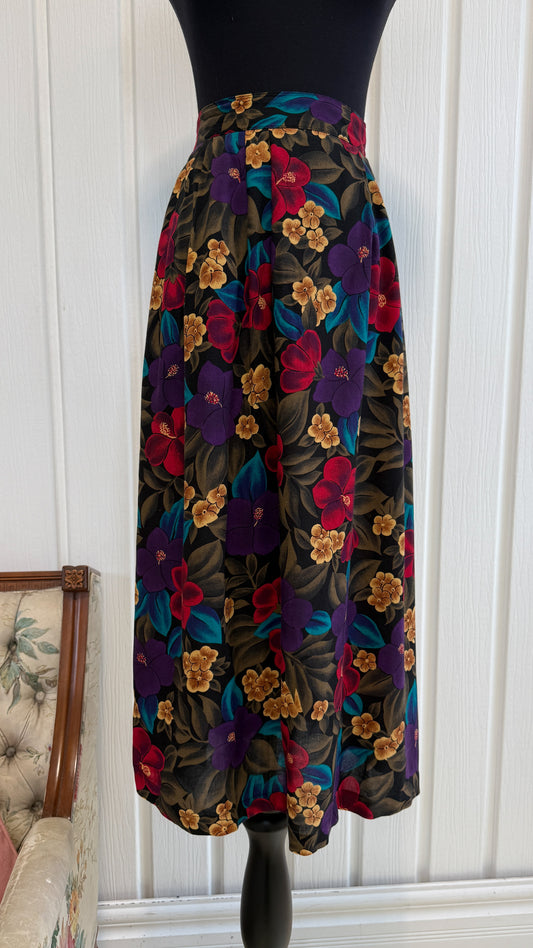 Jupe noire fleurie eouge,mauve,beige et vert- large