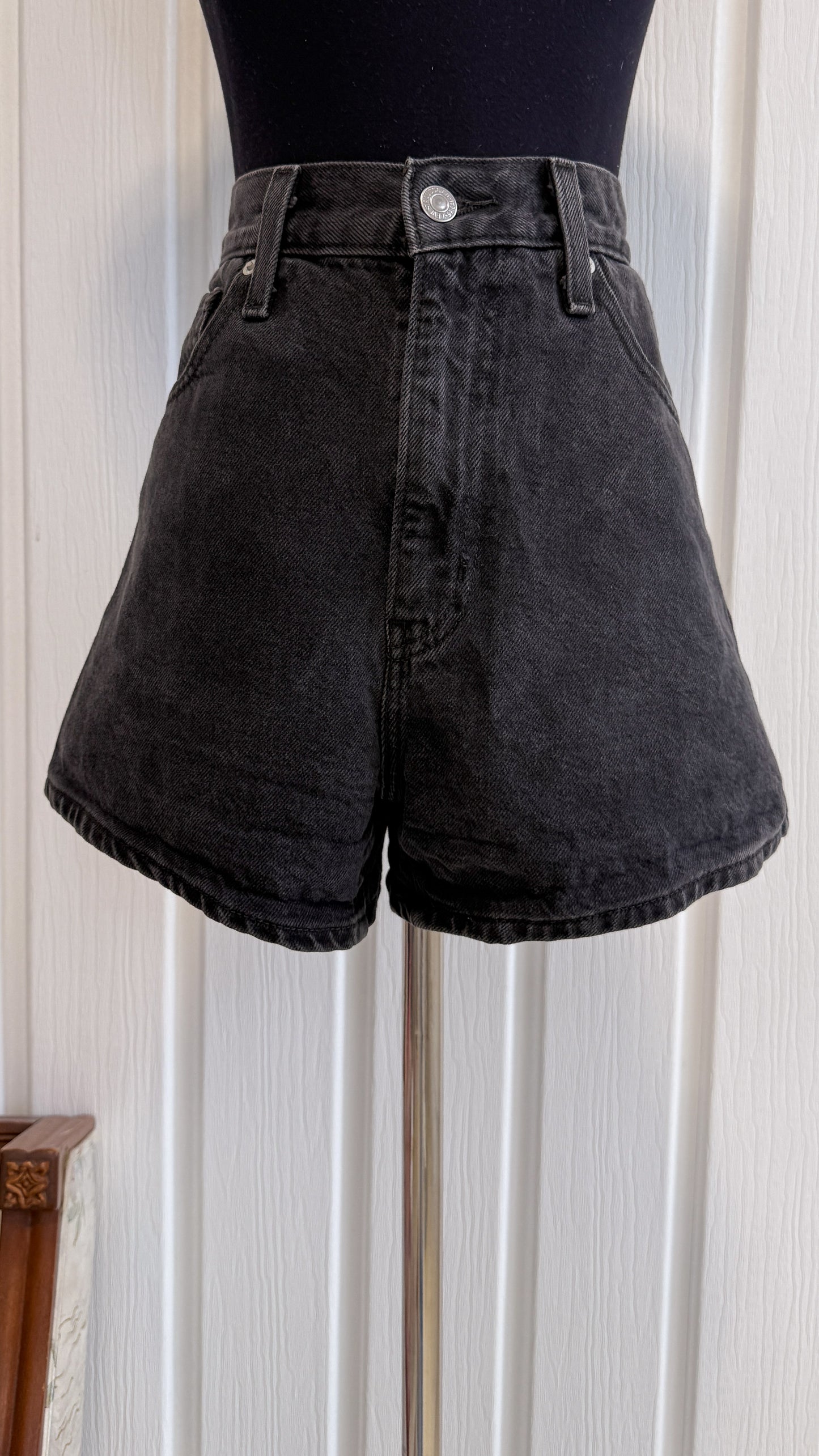 Black Levi's denim shorts - small
